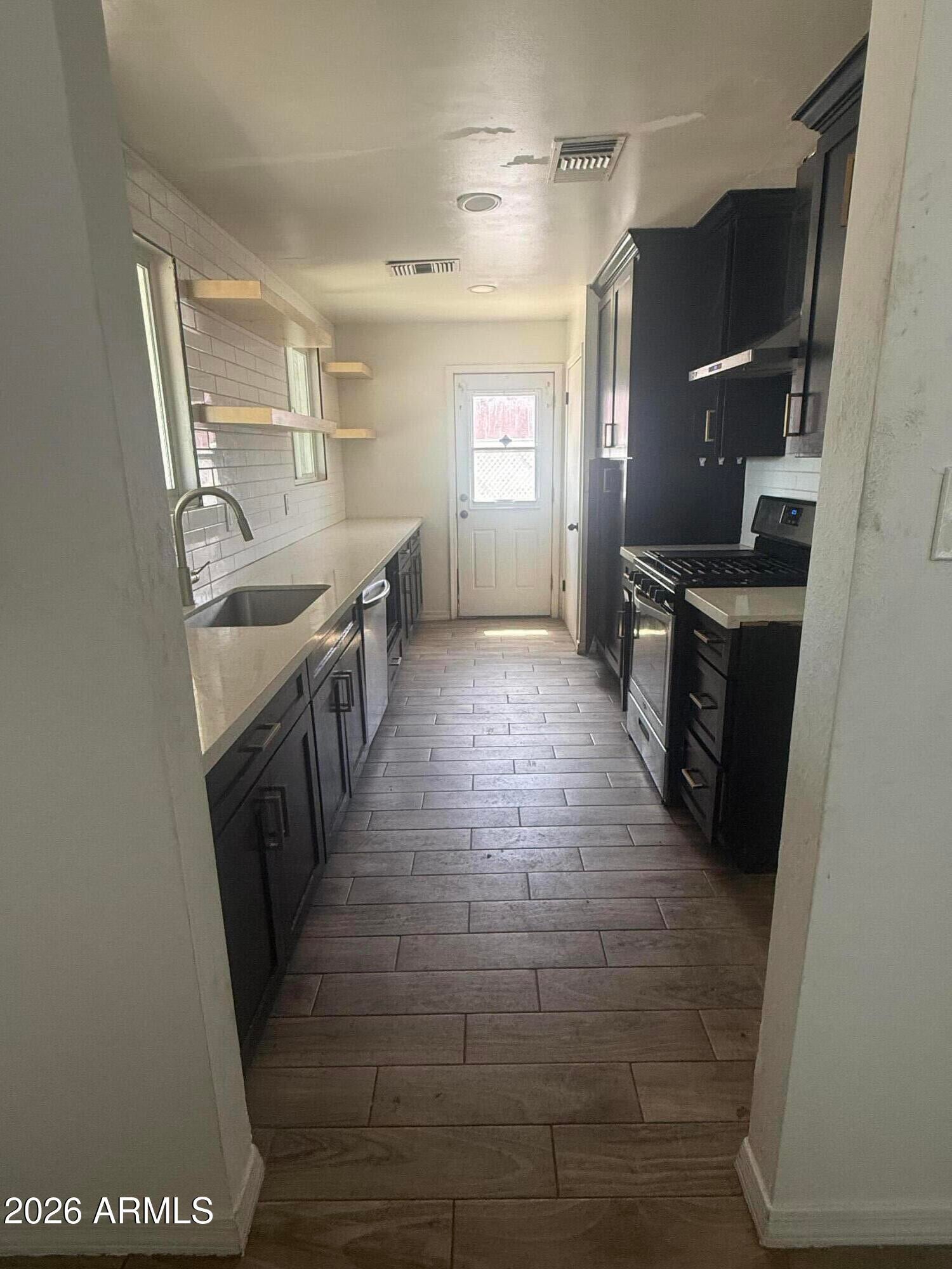 1715 W MOHAVE Street
