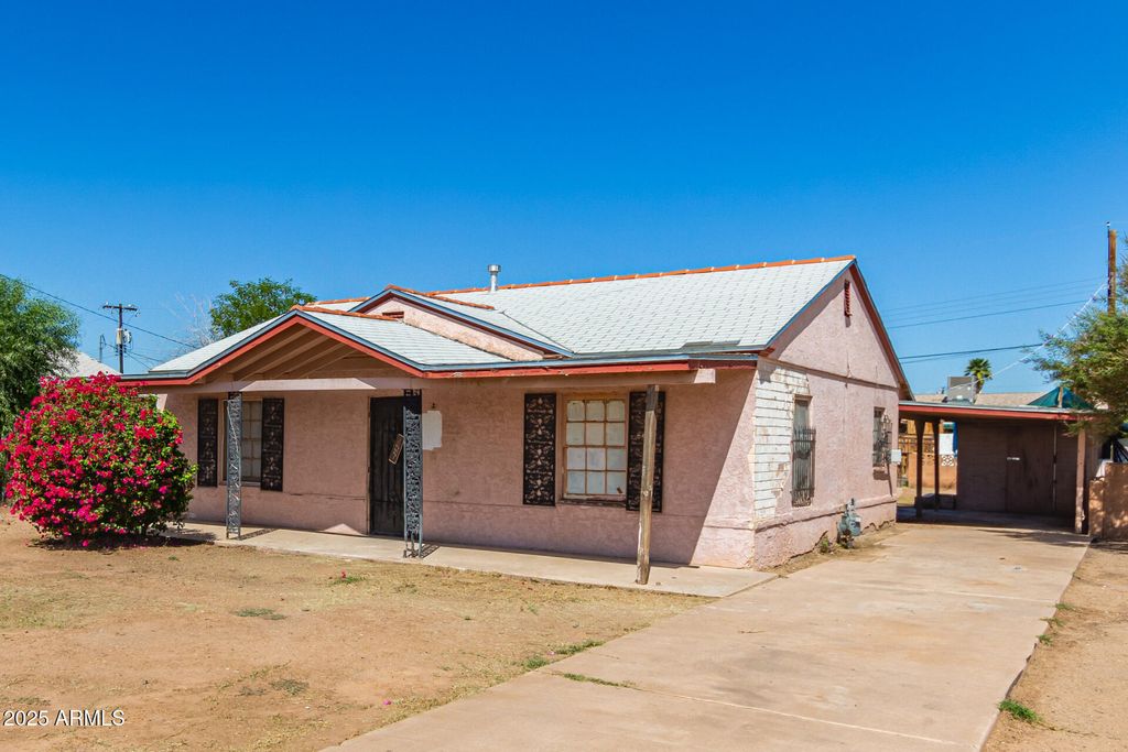 Photo of 2520 W Washington Street, Phoenix, AZ 85009 (MLS # 6952020)