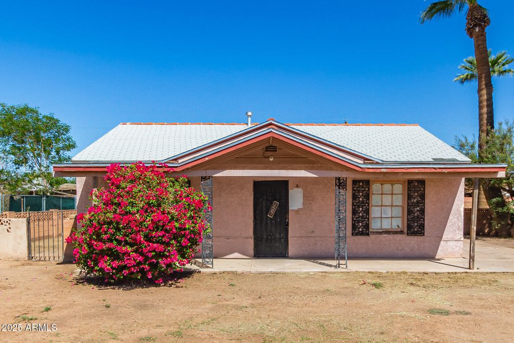 Photo of 2520 W Washington Street, Phoenix, AZ 85009 (MLS # 6952020)