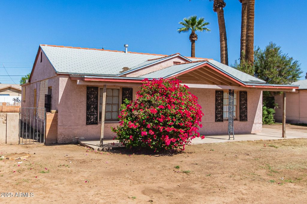 Photo of 2520 W Washington Street, Phoenix, AZ 85009 (MLS # 6952020)