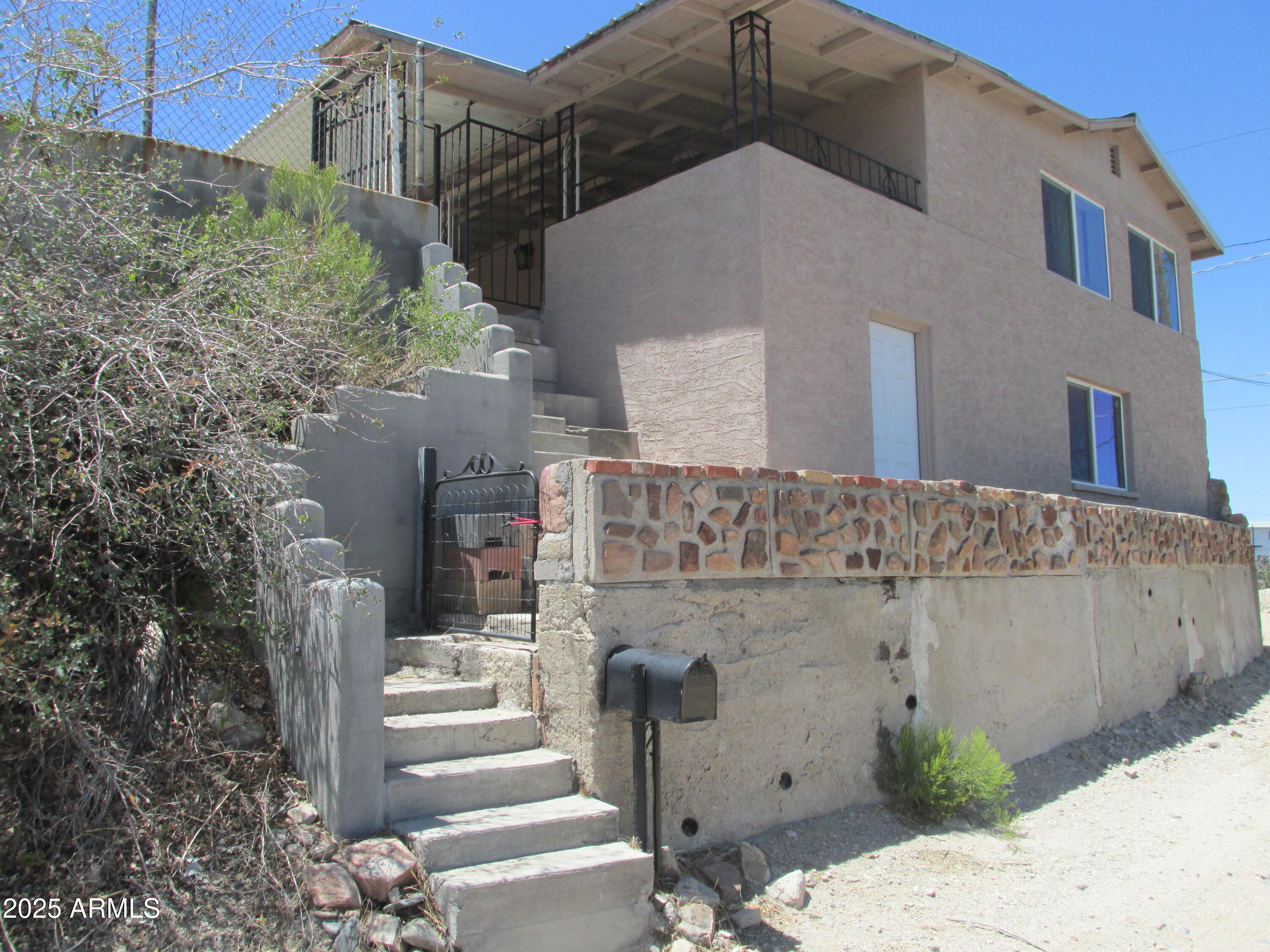 Homes 2 6085 S EUCLID Drive