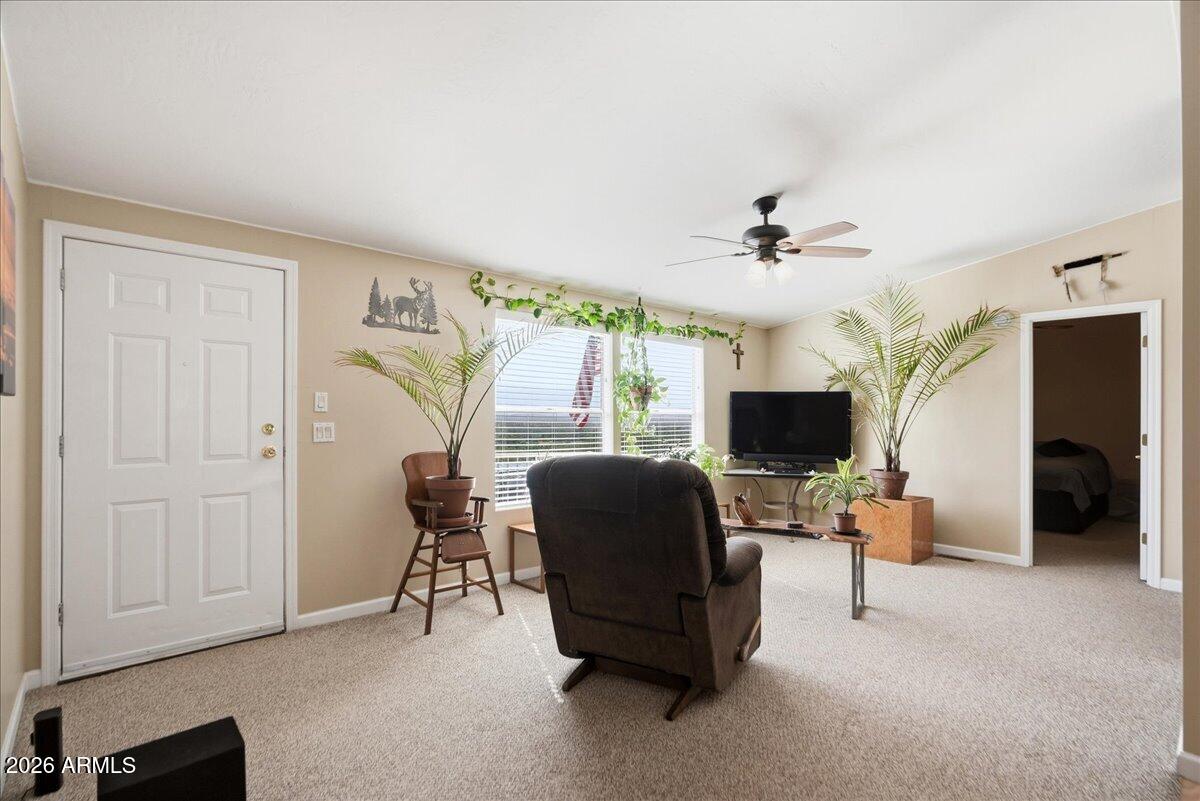 118 W SAGUARO Drive