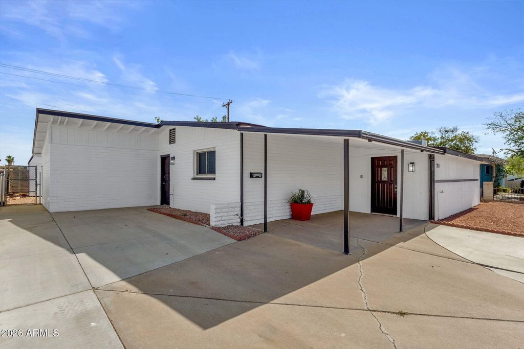 Photo of 7824 W Mitchell Drive, Phoenix, AZ 85033 (MLS # 7028105)