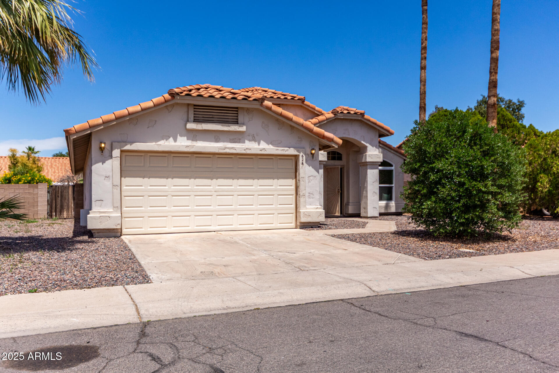 626 W CATCLAW Street