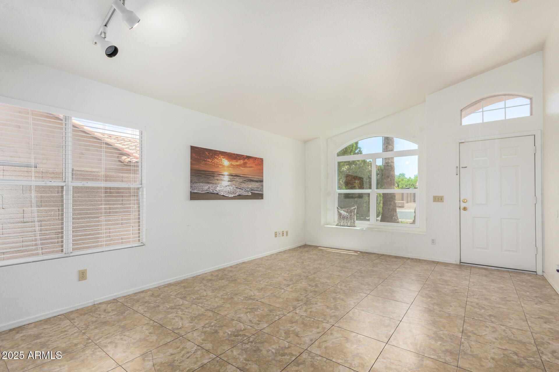 626 W CATCLAW Street