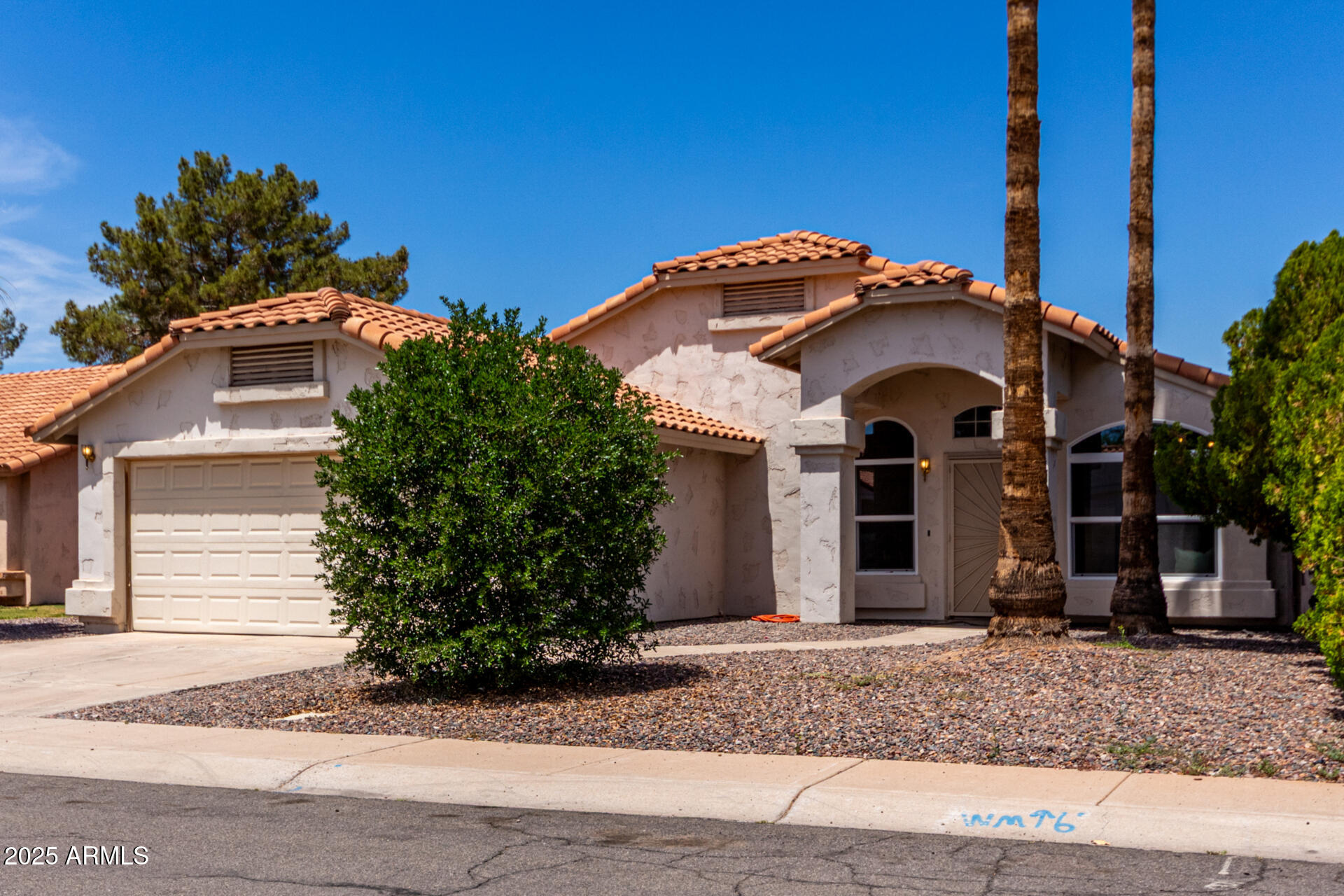 626 W CATCLAW Street