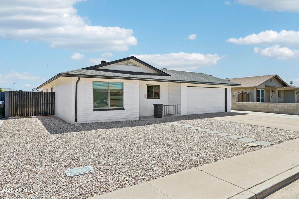 Photo of 113 N Ridge Circle, Mesa, AZ 85203 (MLS # 7032251)