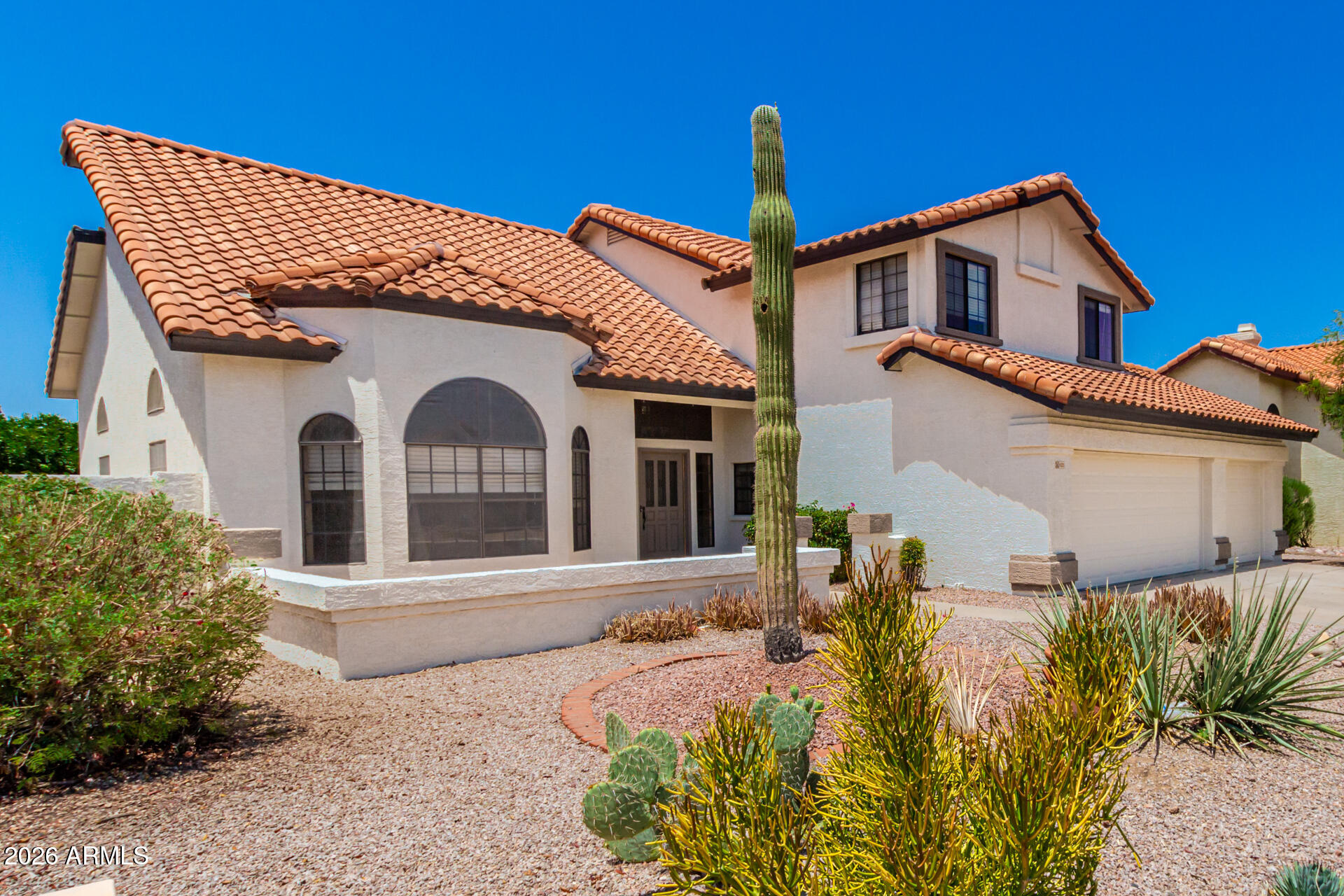 6121 E SADDLEBACK Street