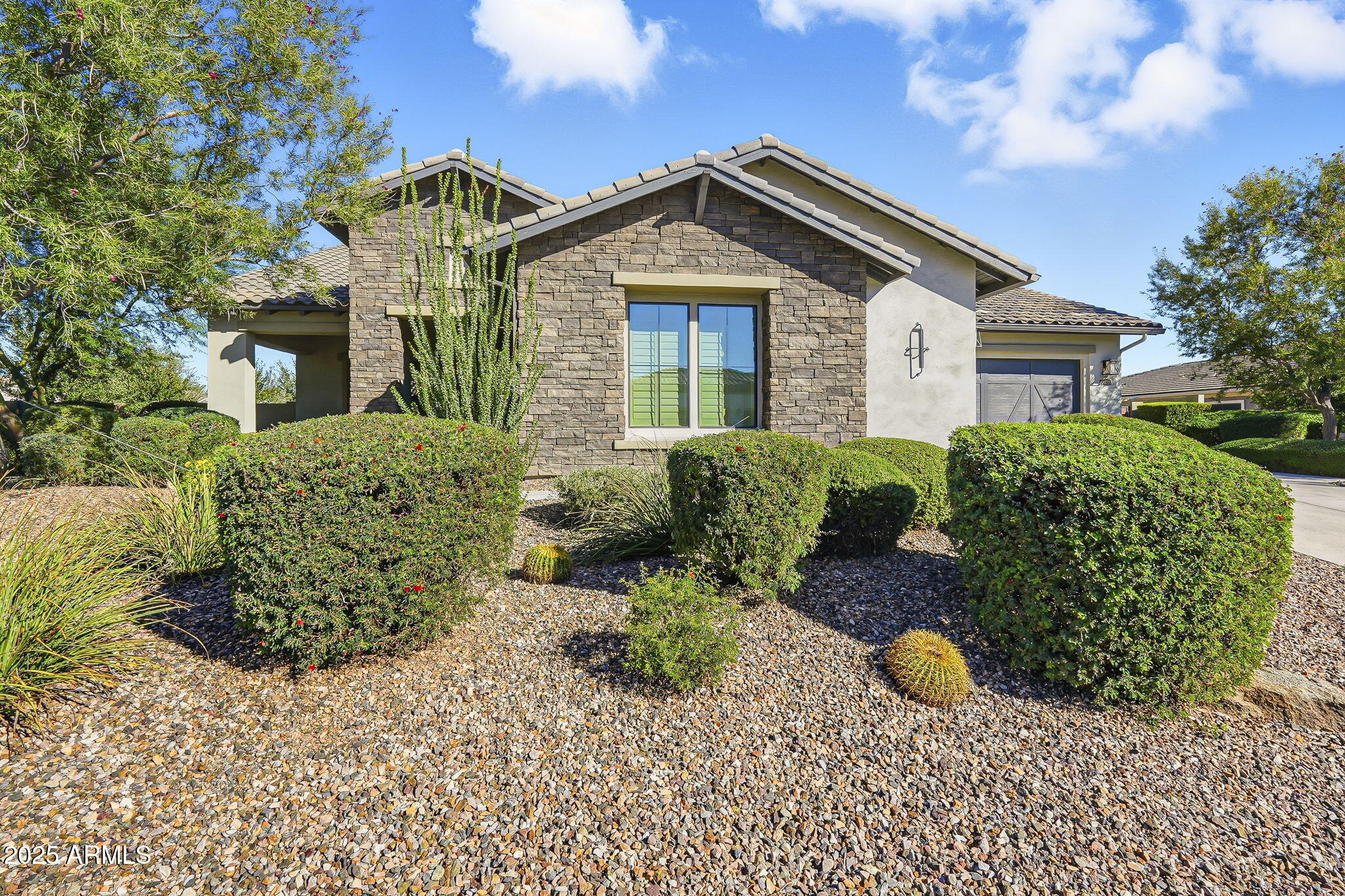 2480 E HAYMORE Street