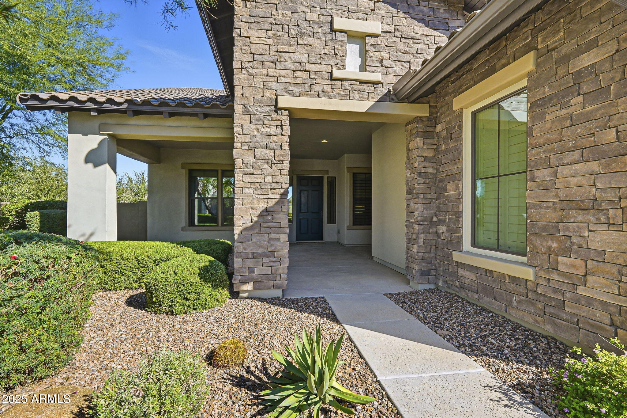 2480 E HAYMORE Street