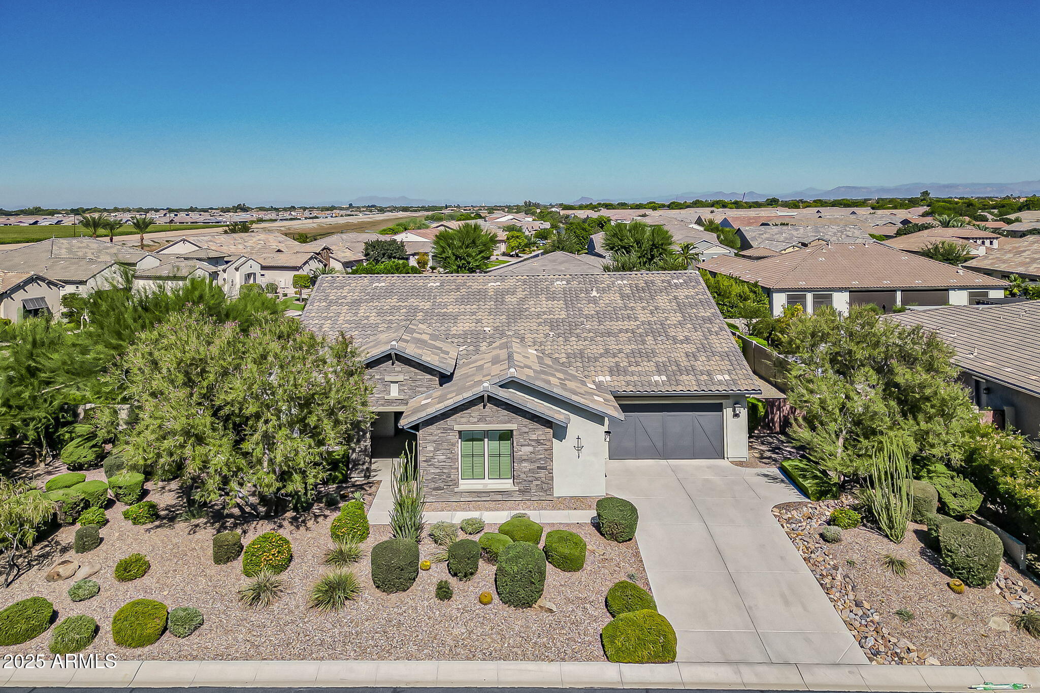 2480 E HAYMORE Street