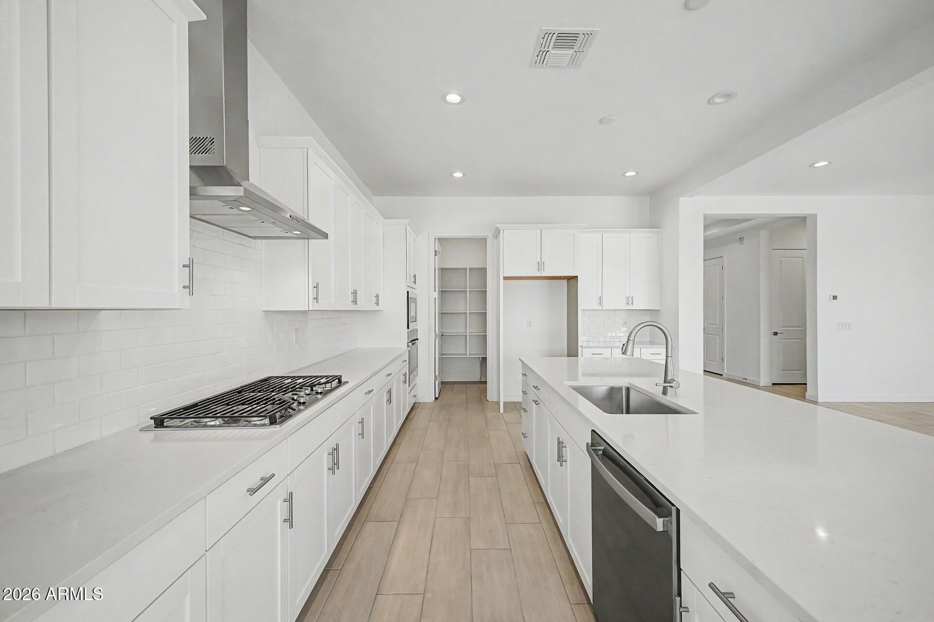 15819 W DESERT HOLLOW Drive