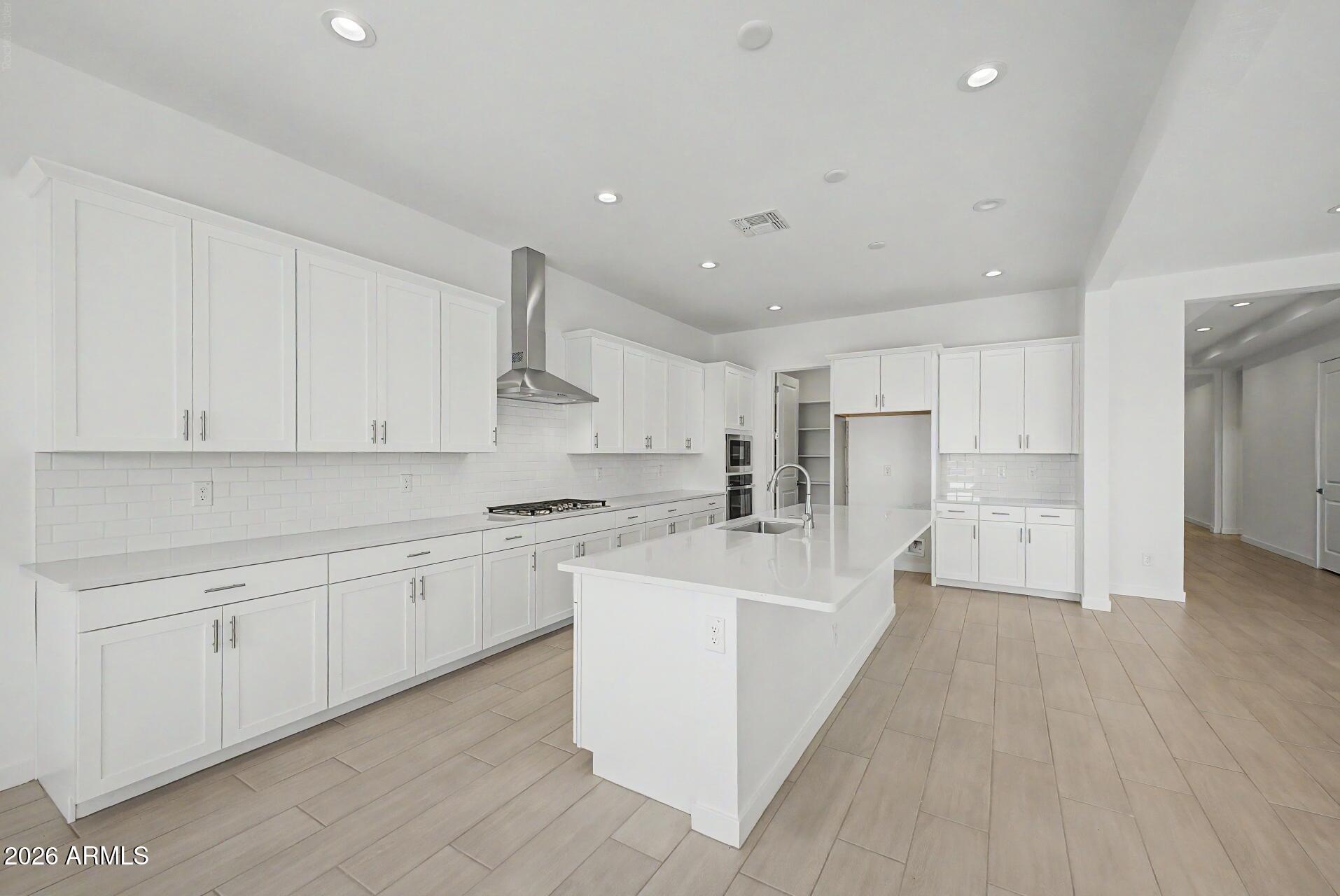 15819 W DESERT HOLLOW Drive