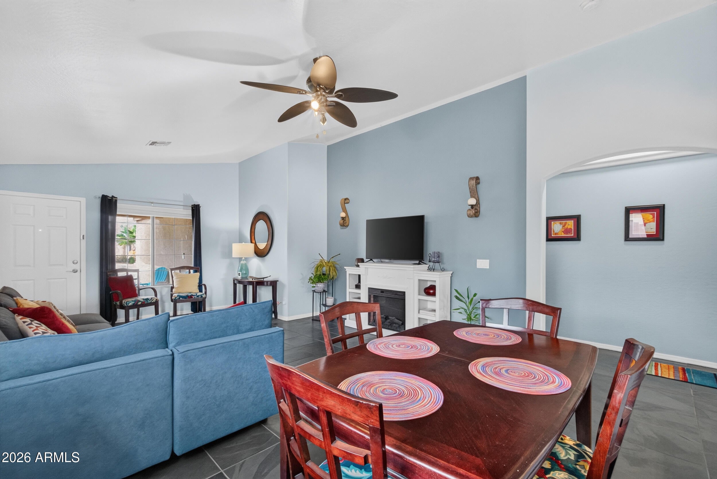 438 S LABELLE --
