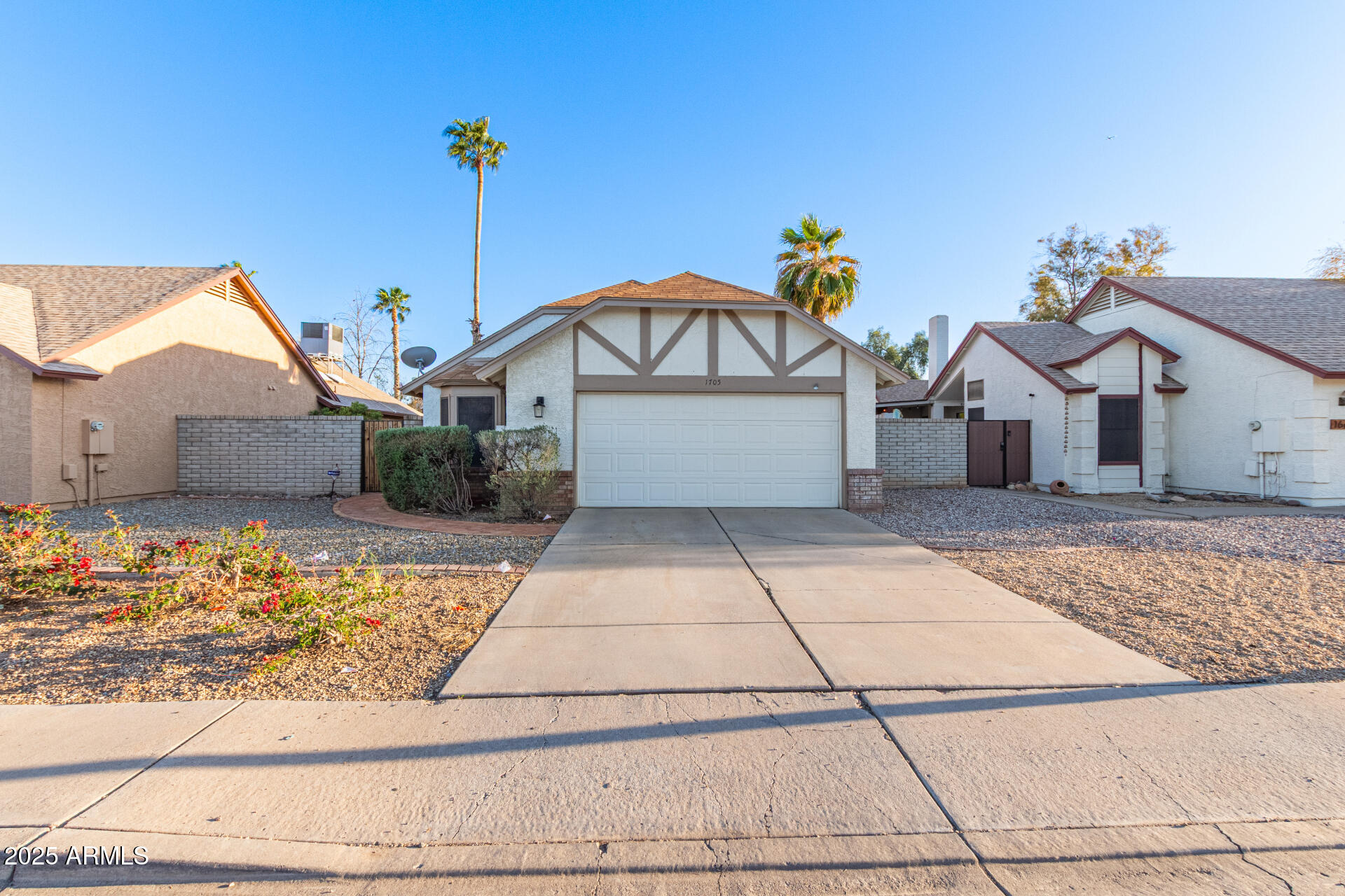 1705 E JUANITA Avenue