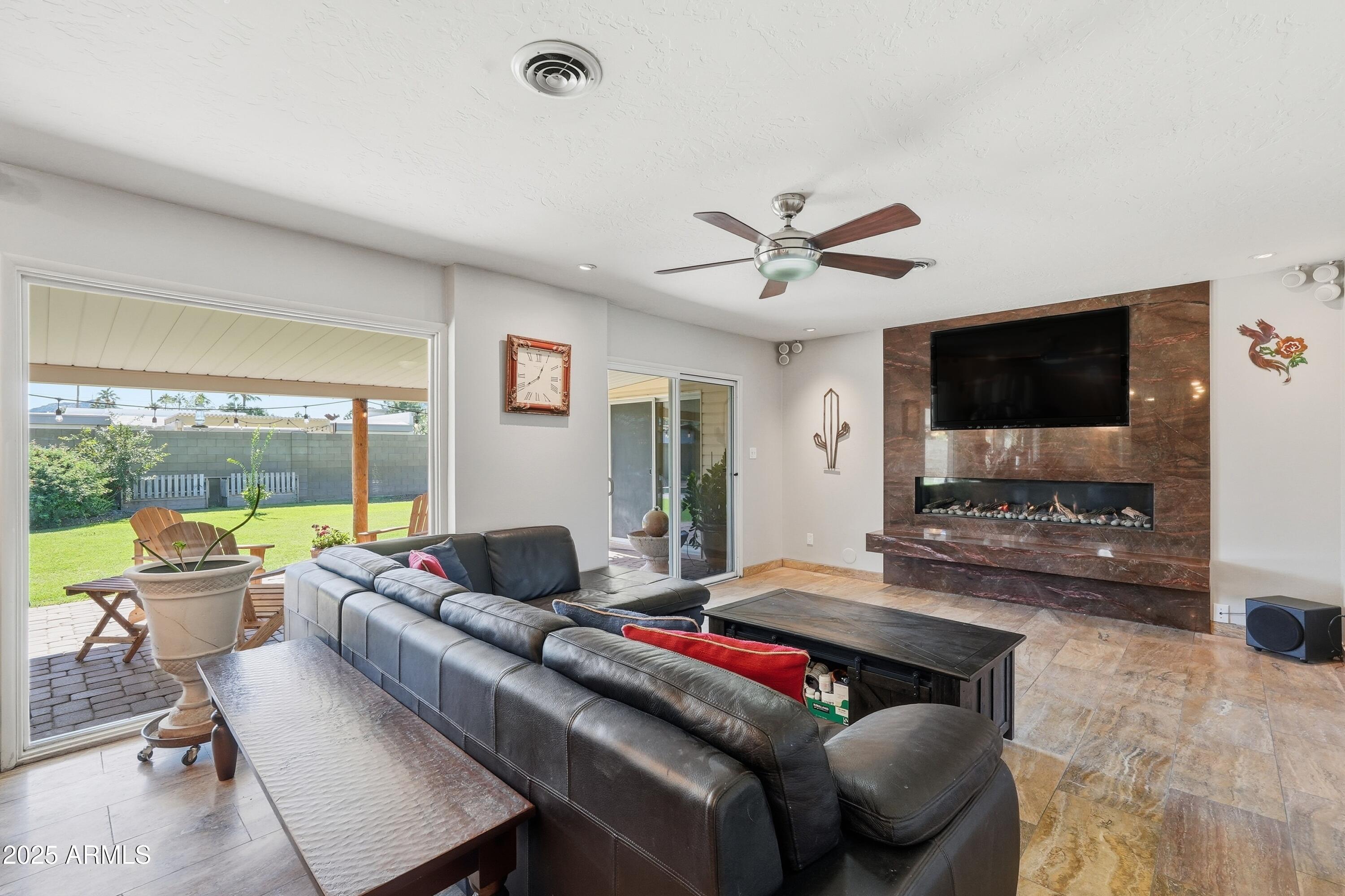 19 E CANTERBURY Court