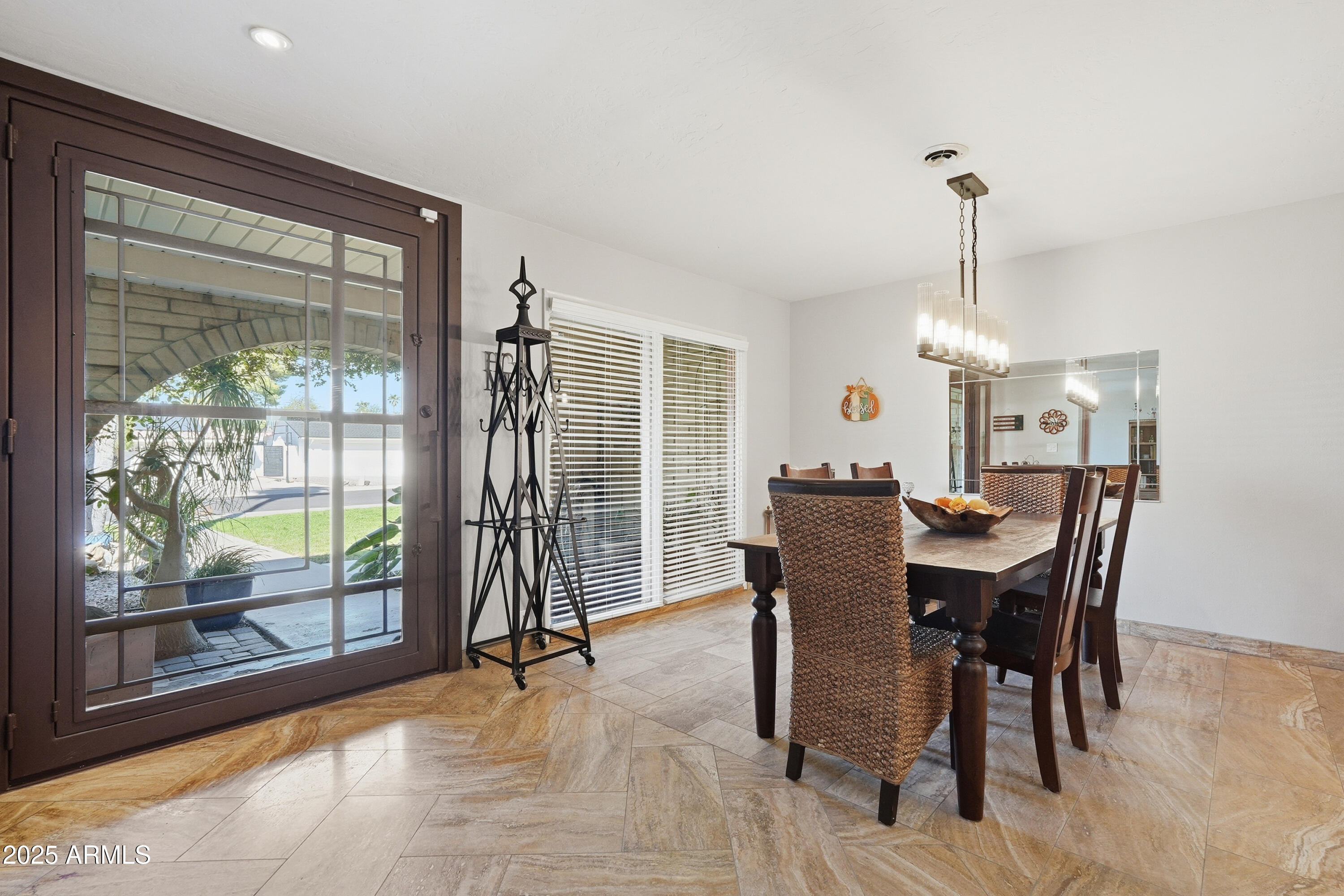 19 E CANTERBURY Court