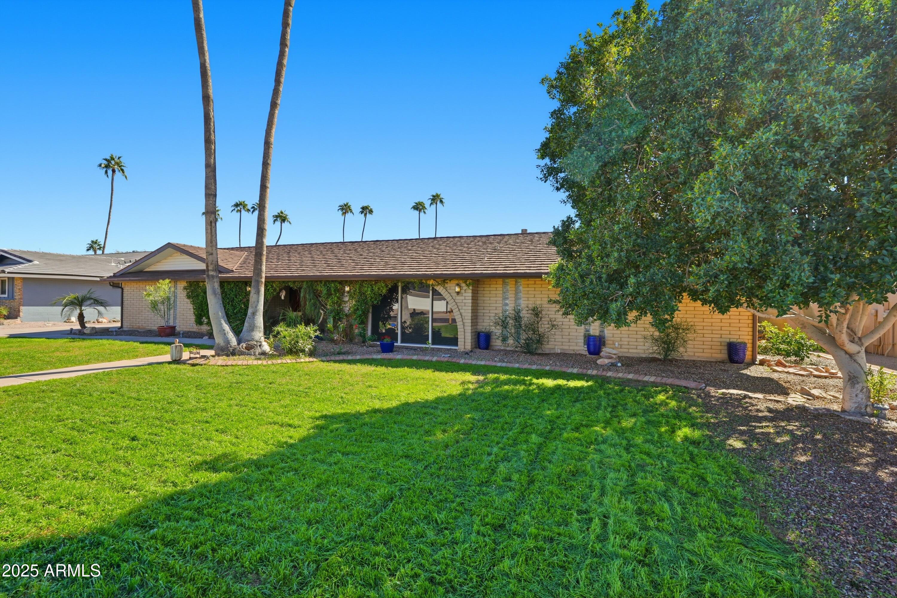 19 E CANTERBURY Court