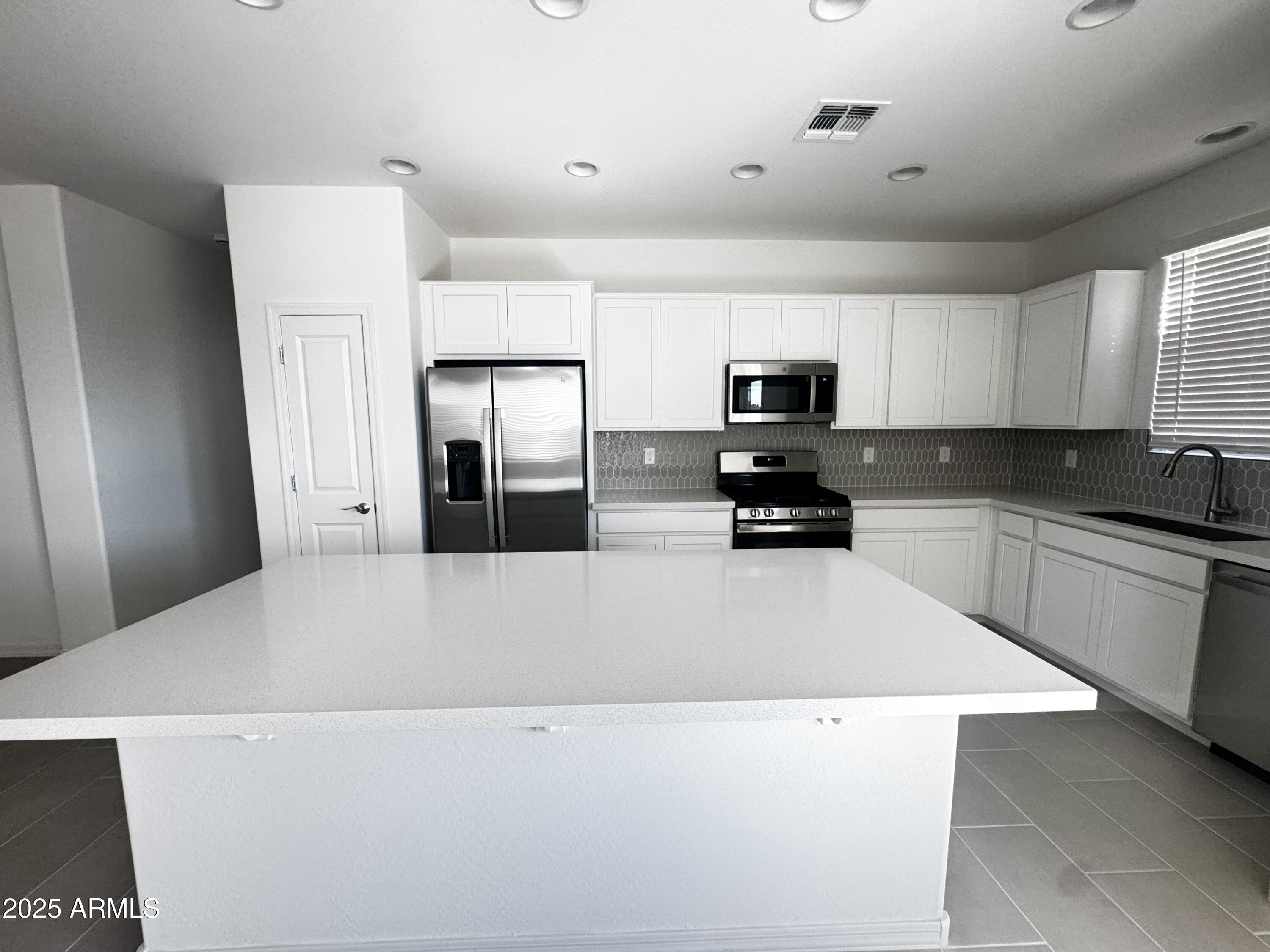 9957 W Mitchell Avenue