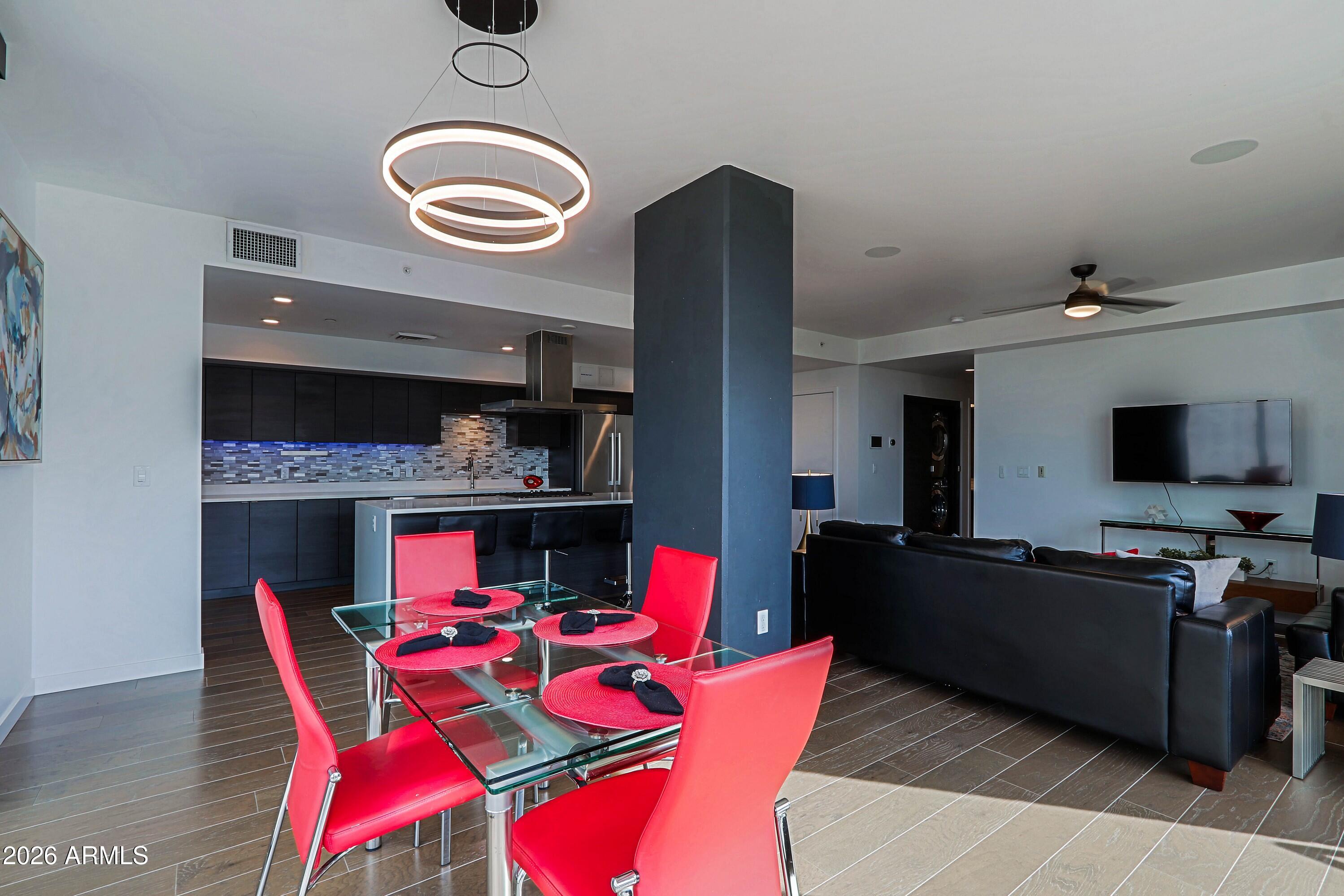 200 W PORTLAND Street 821