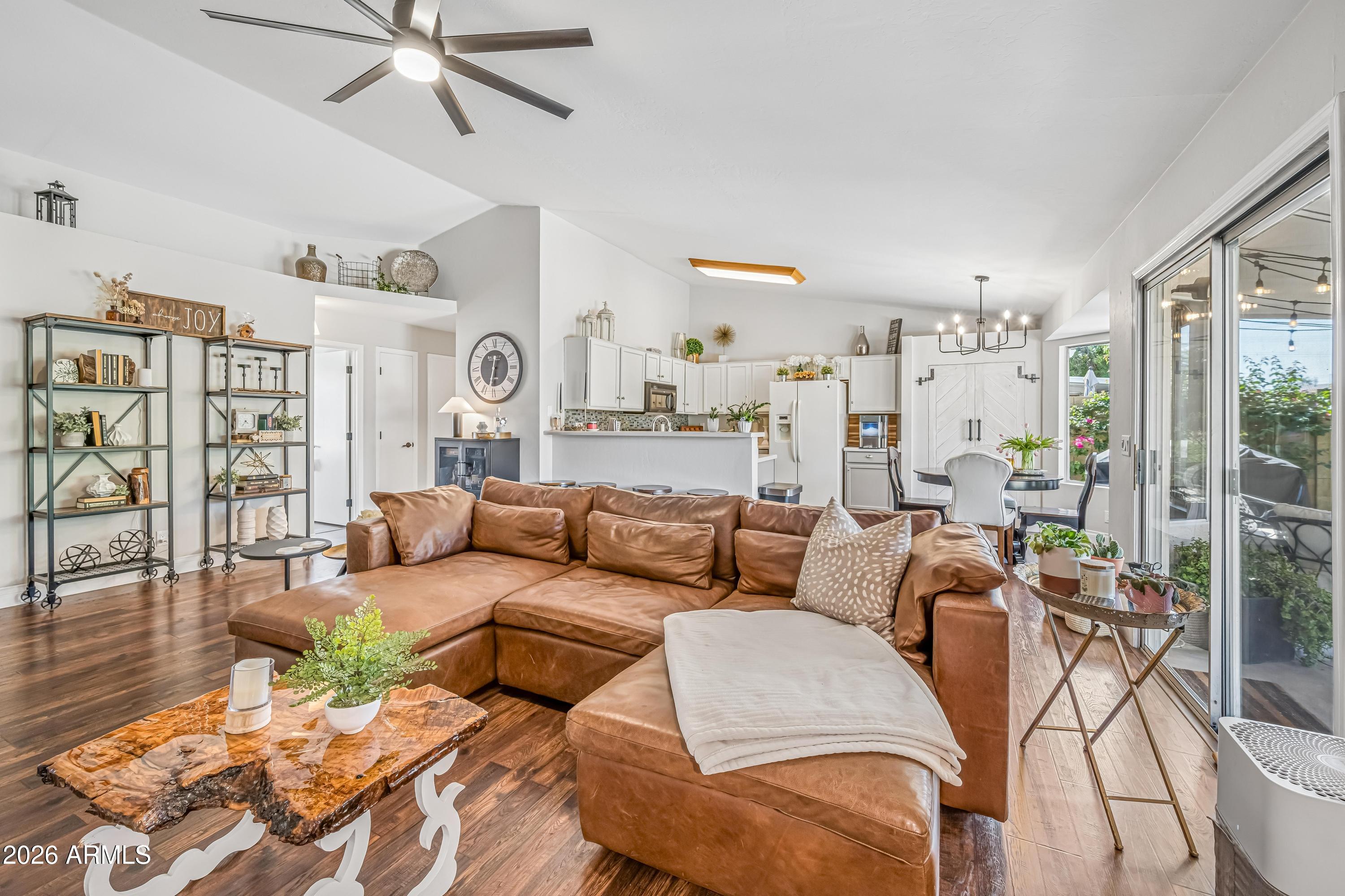 2082 E SAN TAN Court