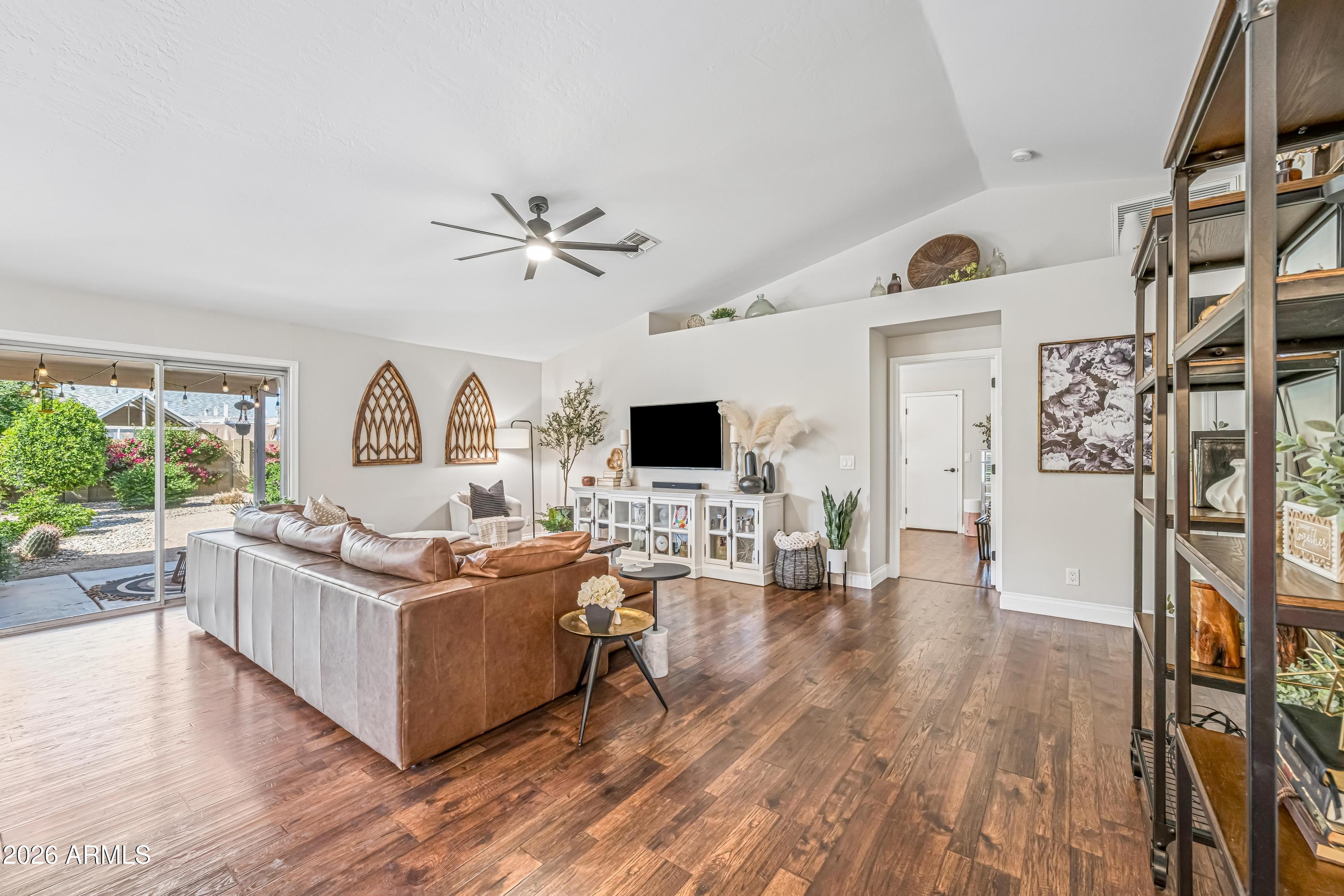 2082 E SAN TAN Court