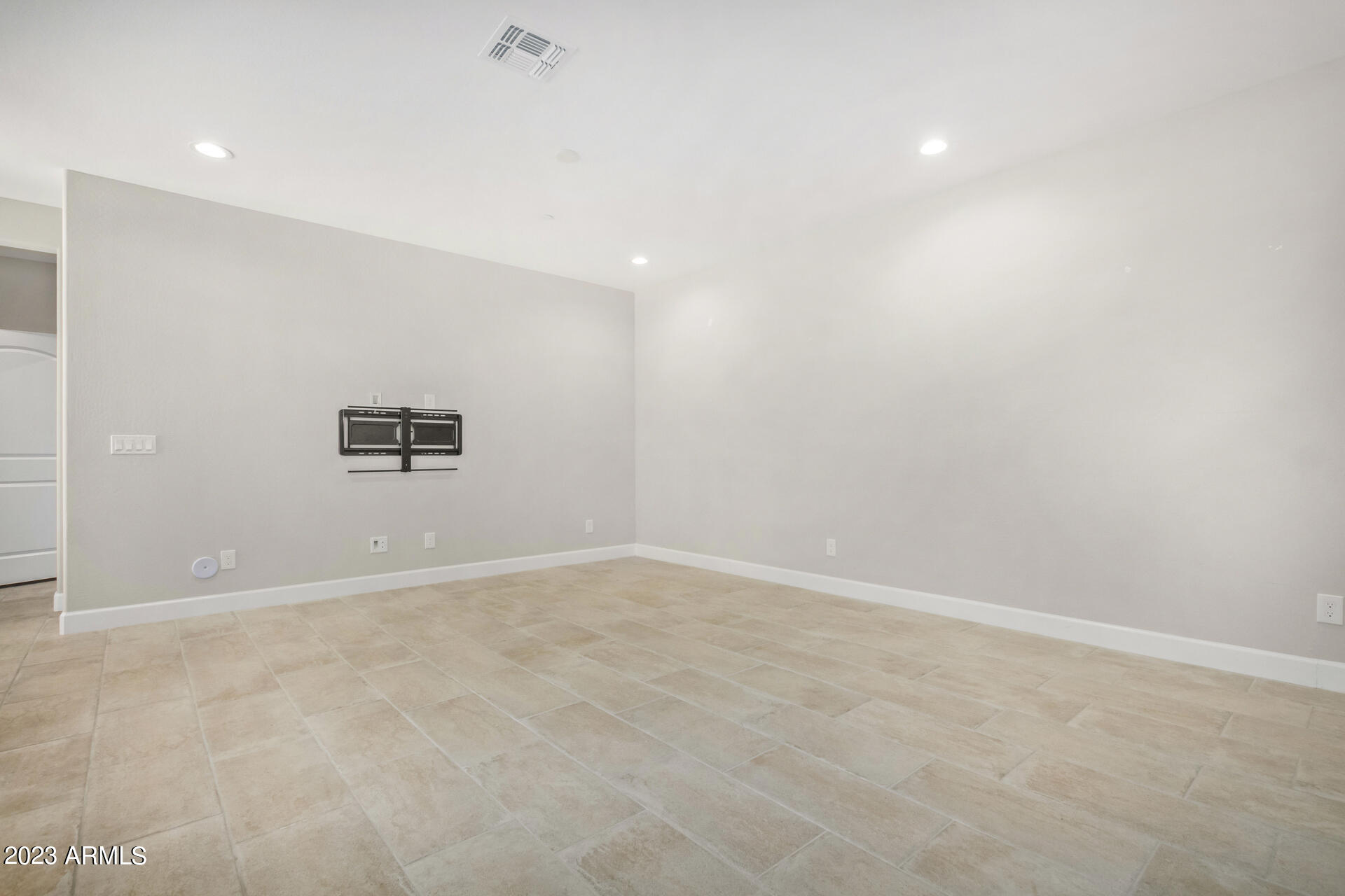 Photo 3 of 22 of 1250 N ABBEY Lane 156 condo