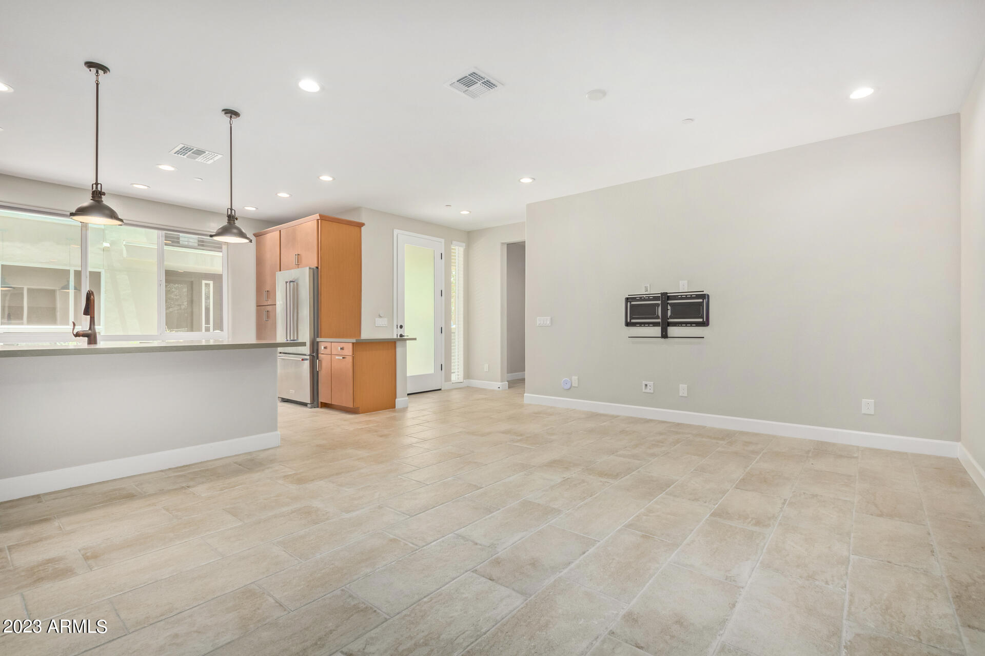 Photo 5 of 22 of 1250 N ABBEY Lane 156 condo