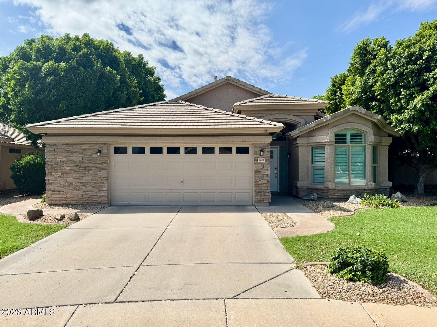 1401 W BLUE RIDGE Court