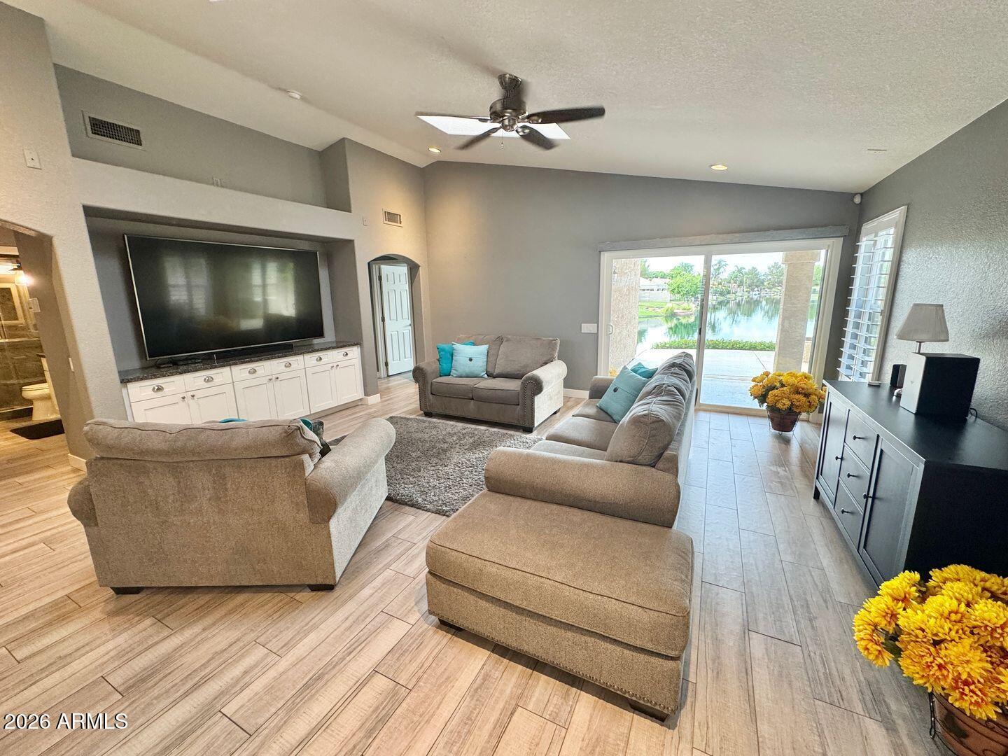 1401 W BLUE RIDGE Court