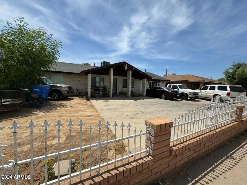 View Phoenix, AZ 85033 house