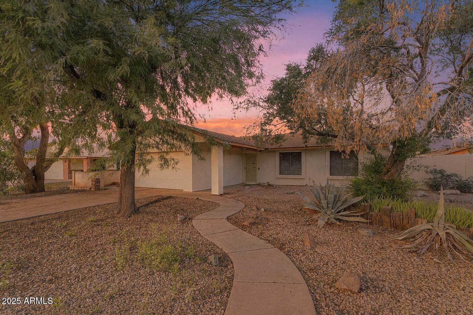 2812 E CONCHO Avenue