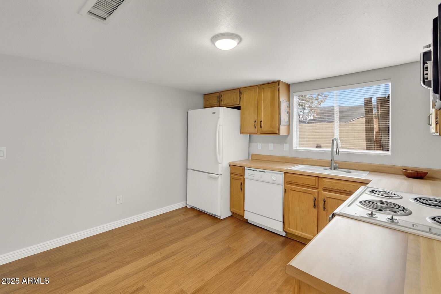 2812 E CONCHO Avenue