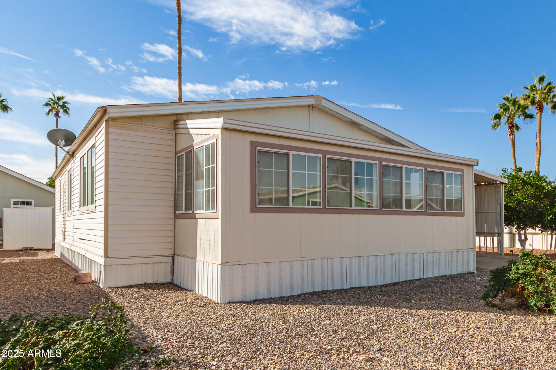 201 S GREENFIELD Road 76