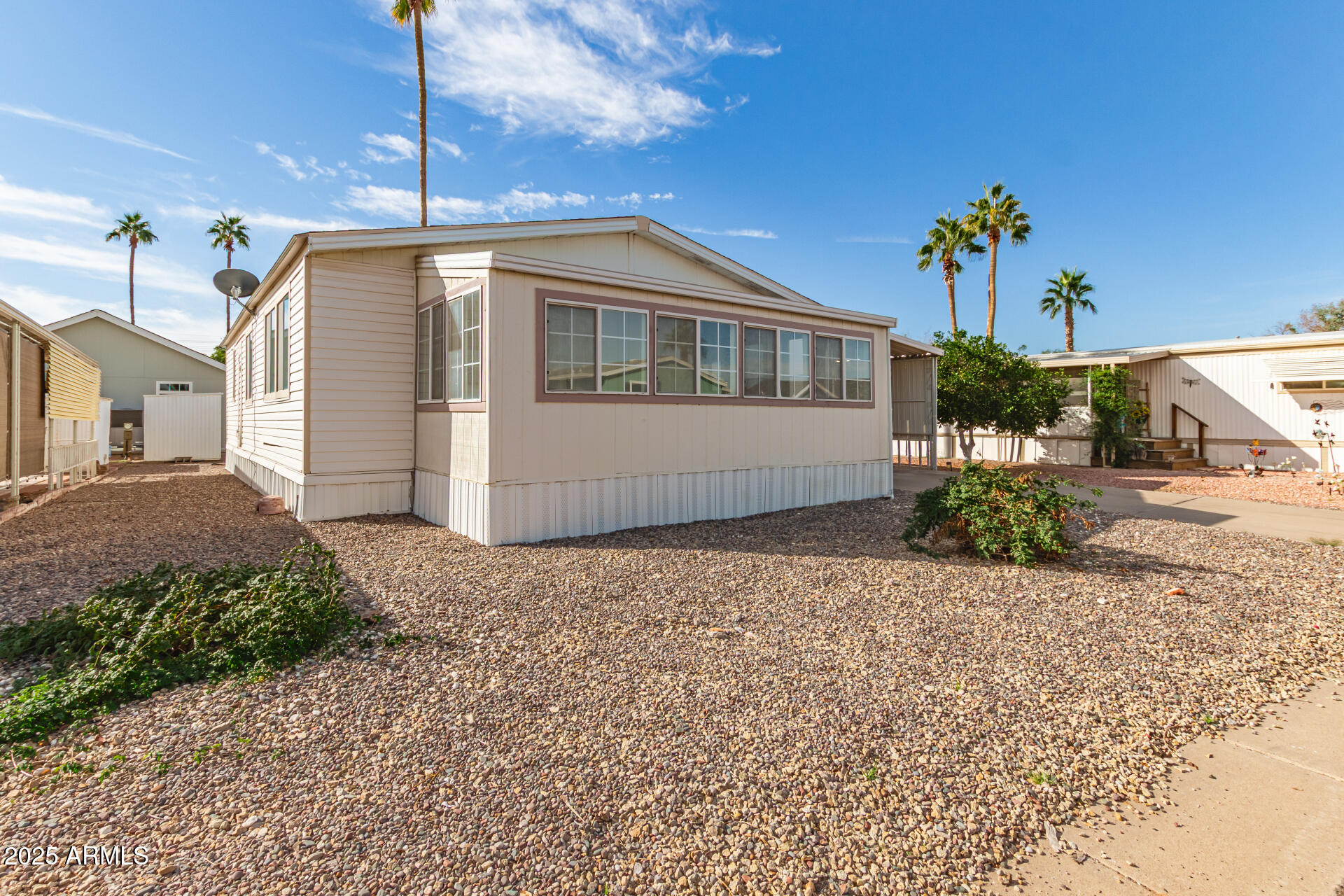 201 S GREENFIELD Road 76