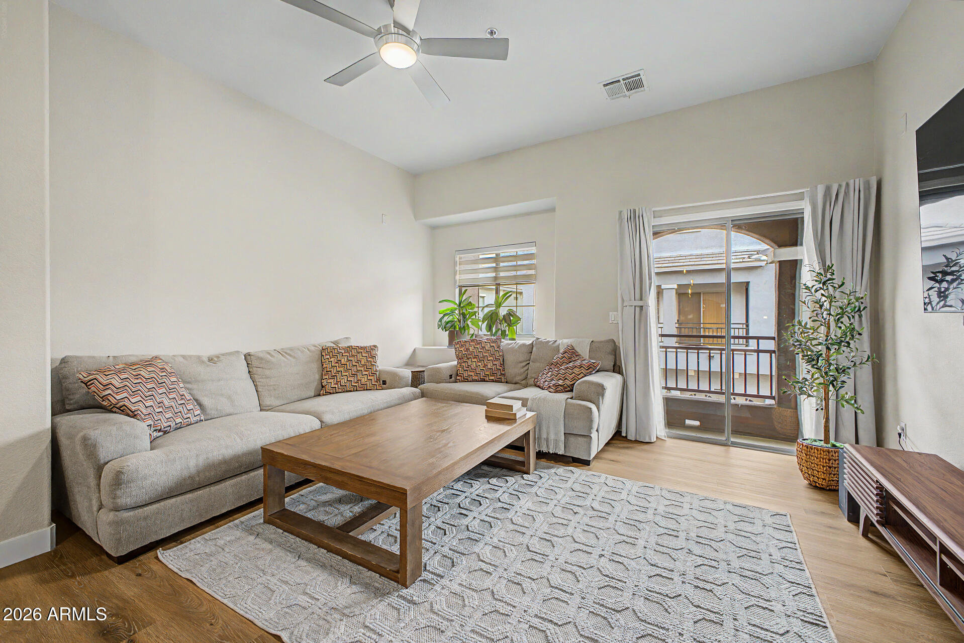 2150 W ALAMEDA Road 2053