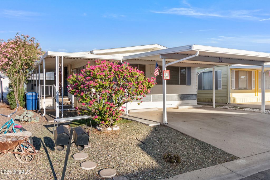 Photo of 2401 W Southern Avenue #335, Tempe, AZ 85282 (MLS # 6919598)