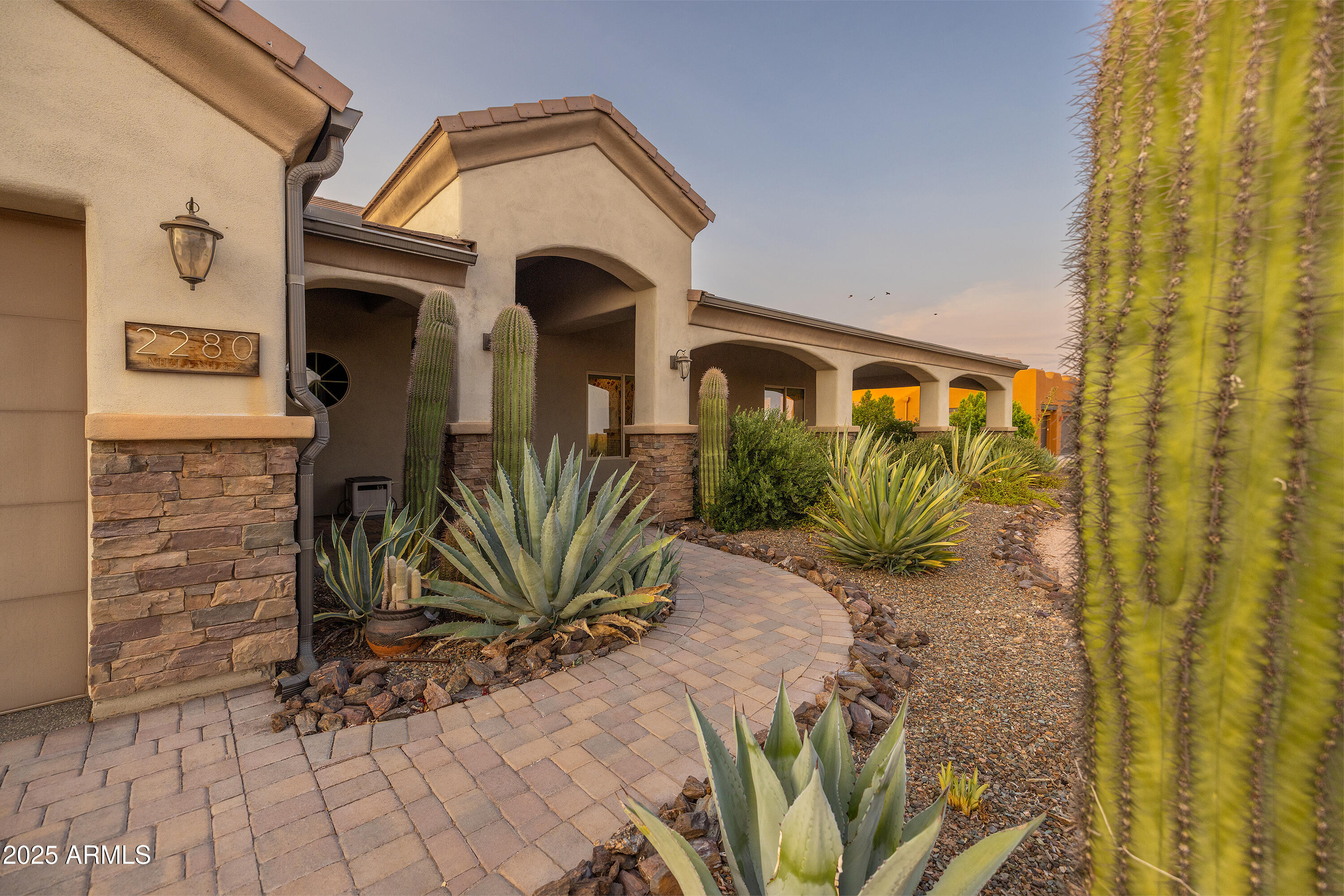 2280 W MCKELLIPS Boulevard