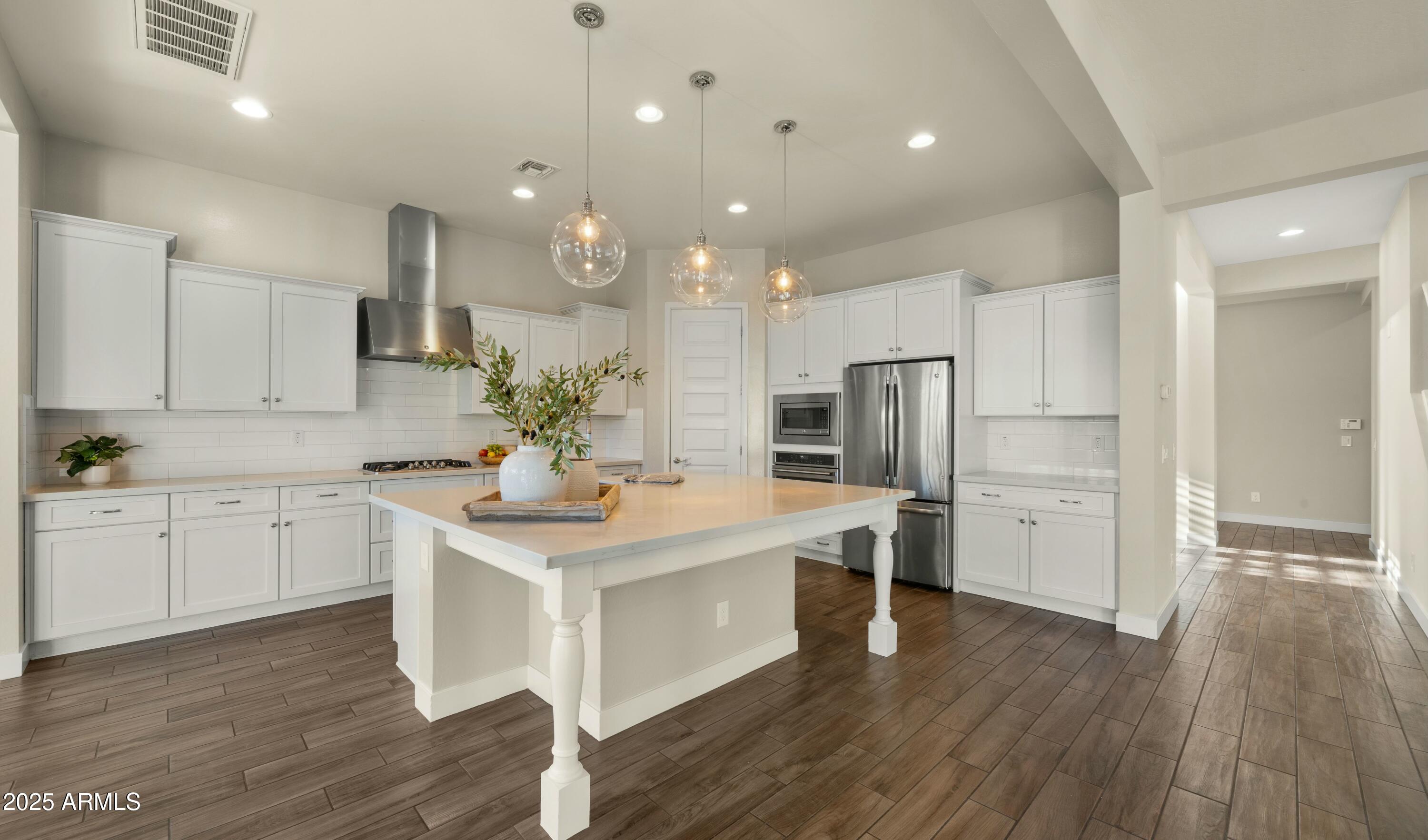 4611 E Casitas Del Rio Drive