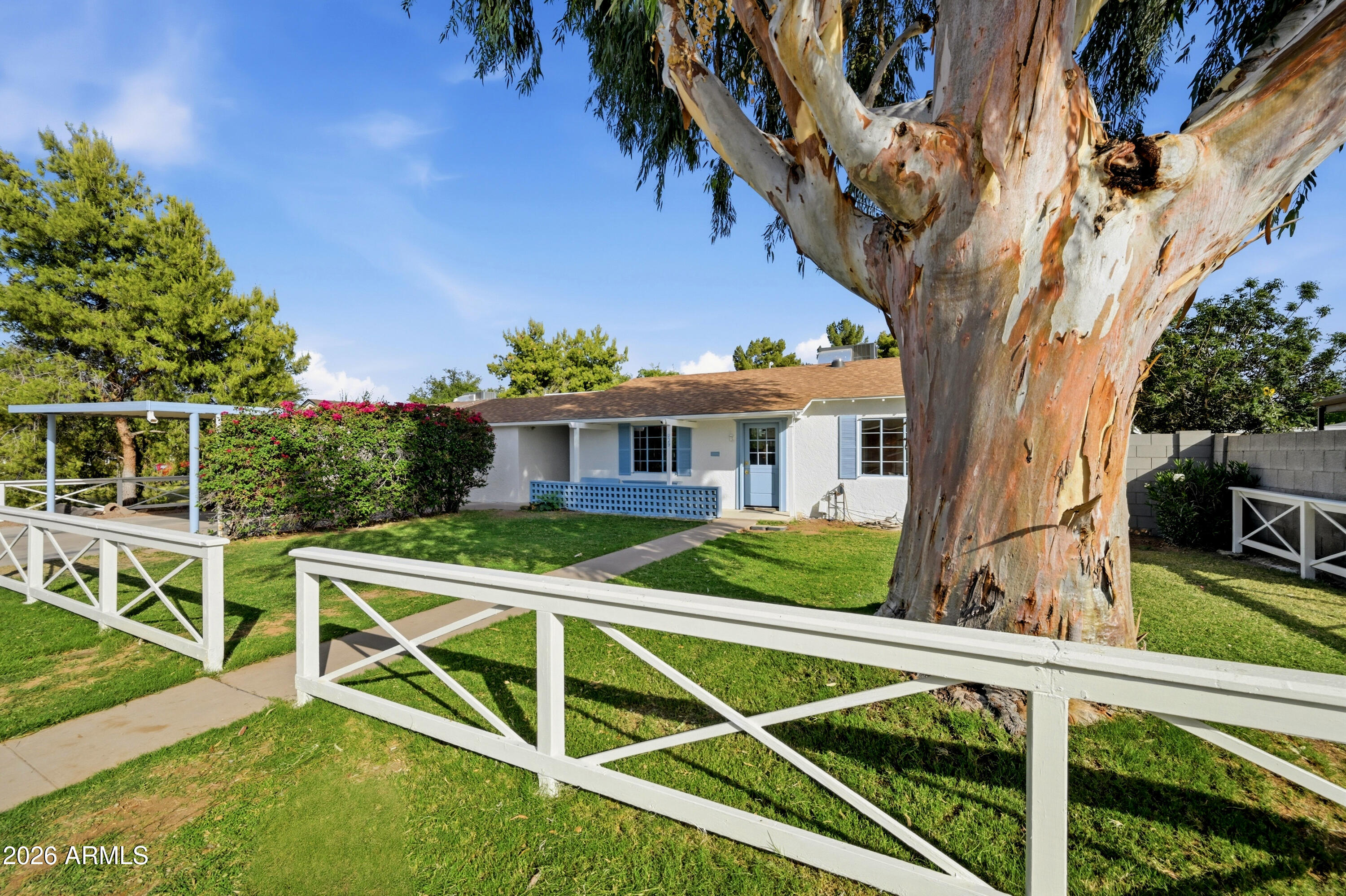 929 W TURNEY Avenue