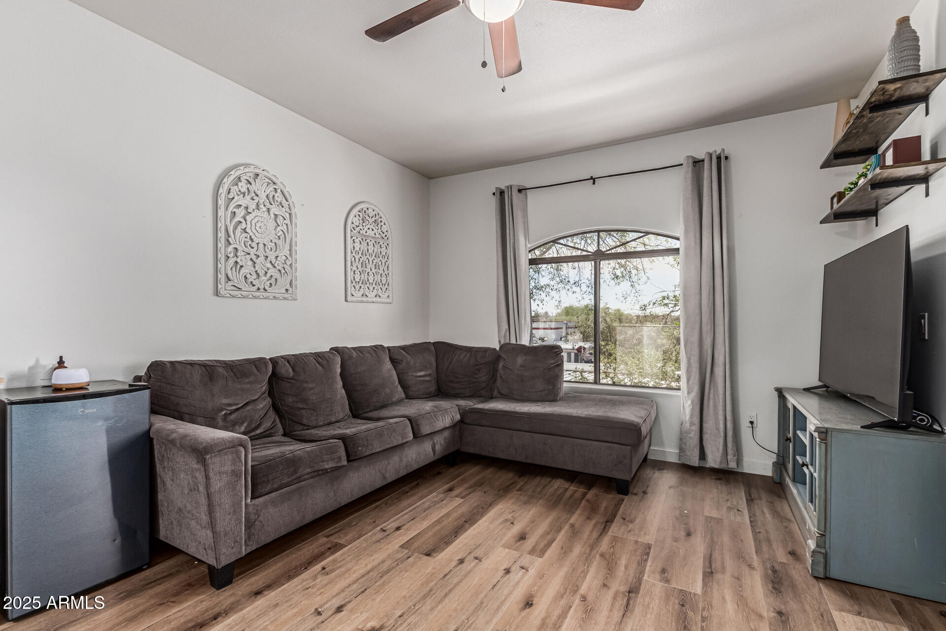 10030 W INDIAN SCHOOL Road 255