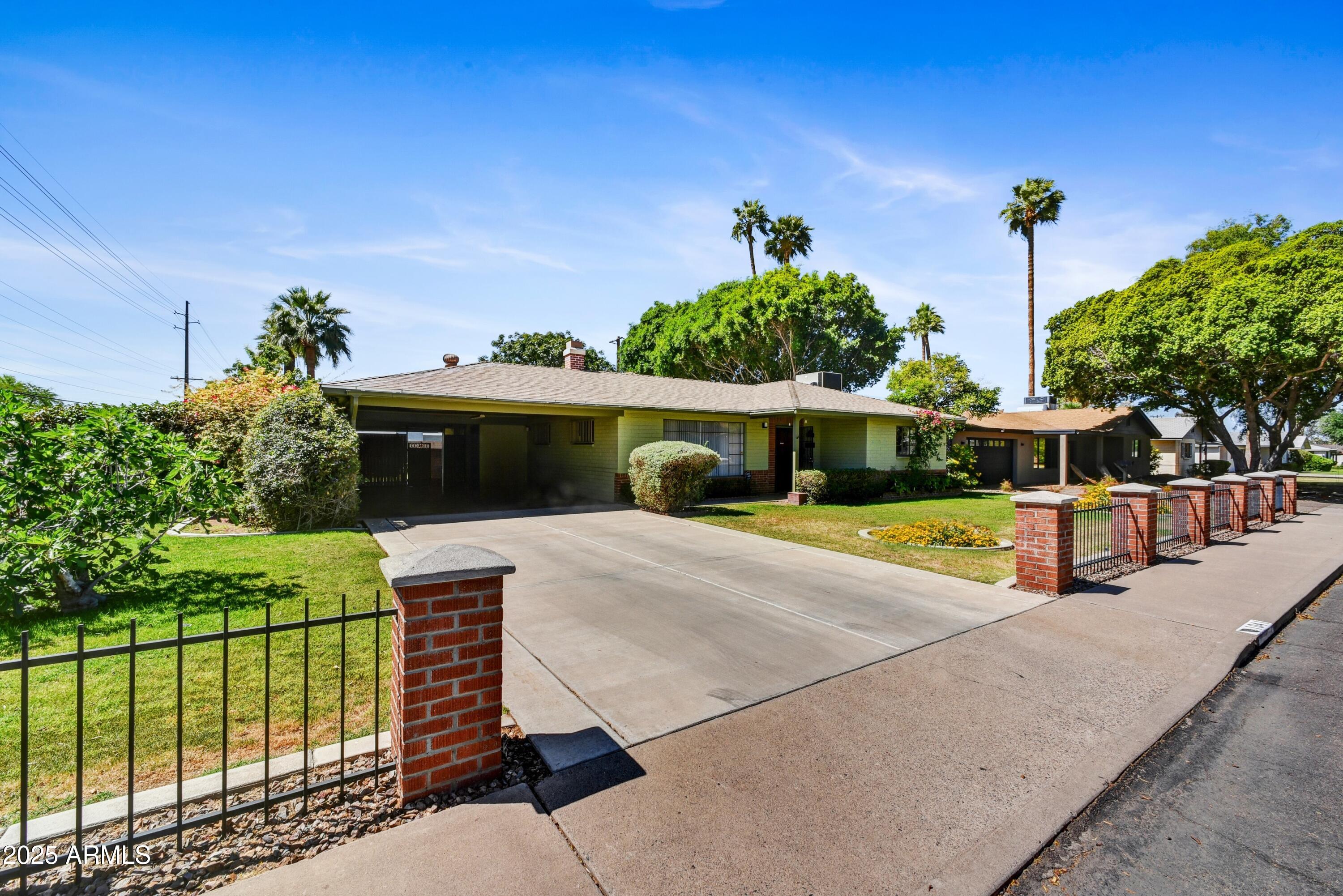 1941 E HAZELWOOD Street