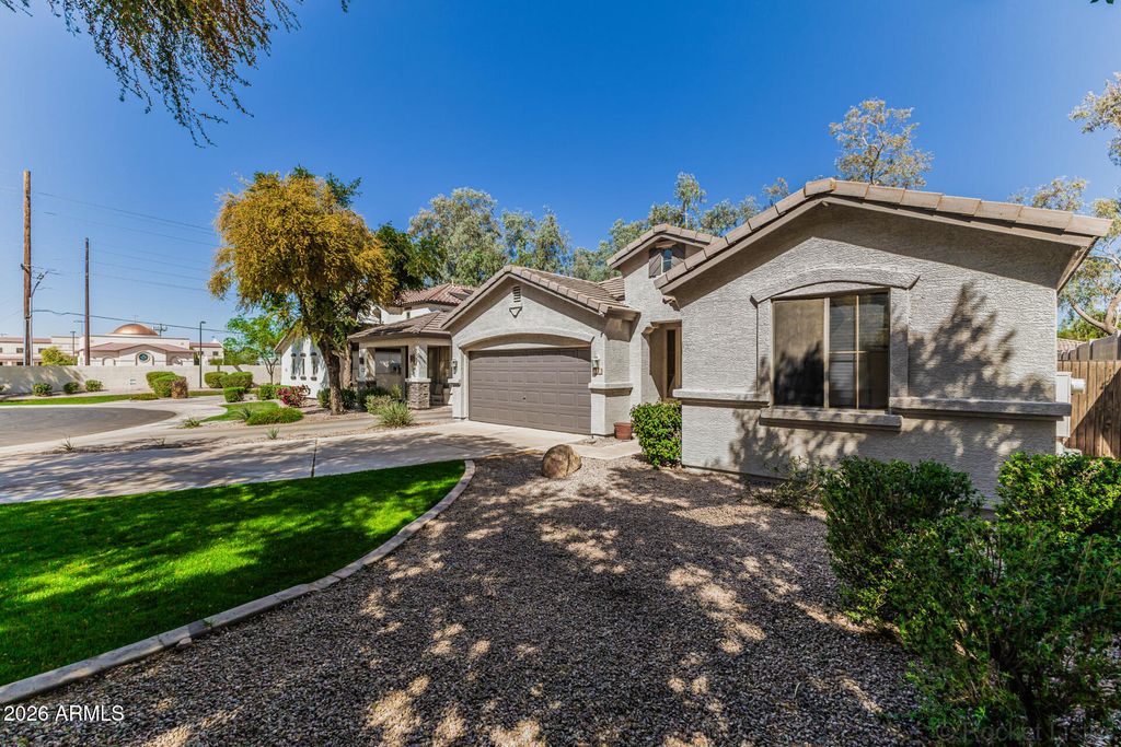 Photo of 1970 W Park Place, Chandler, AZ 85224 (MLS # 6998011)