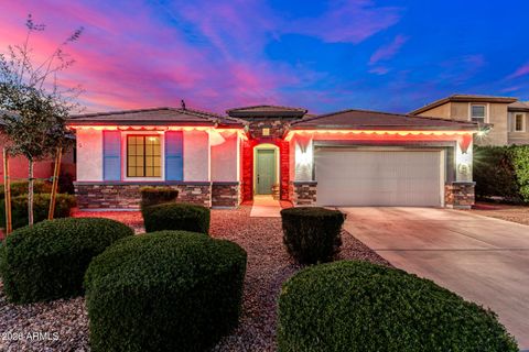 744 W DESERT HOLLOW Drive San Tan Valley AZ 85143