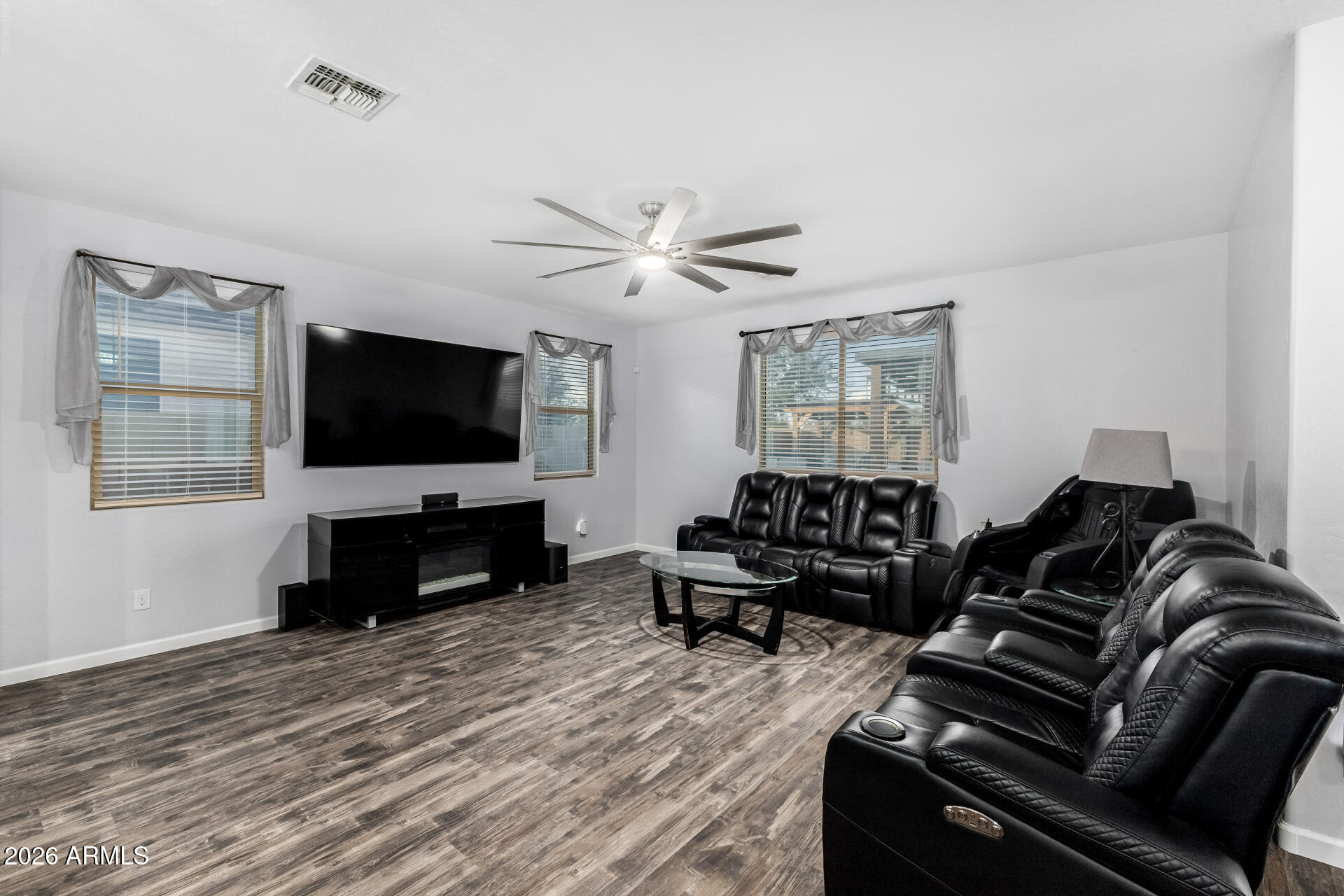 744 W DESERT HOLLOW Drive