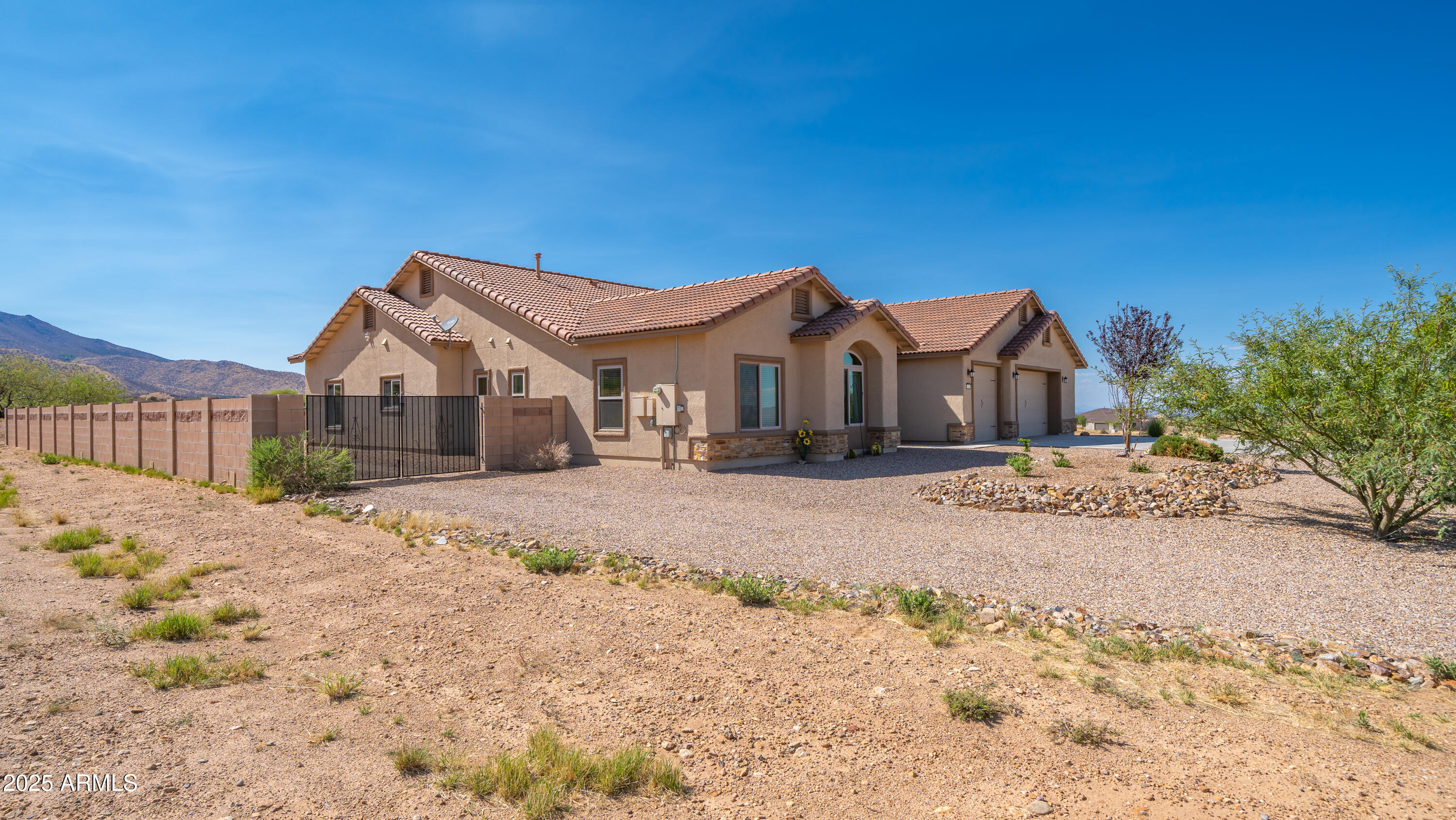 6233 E MOLLY Drive