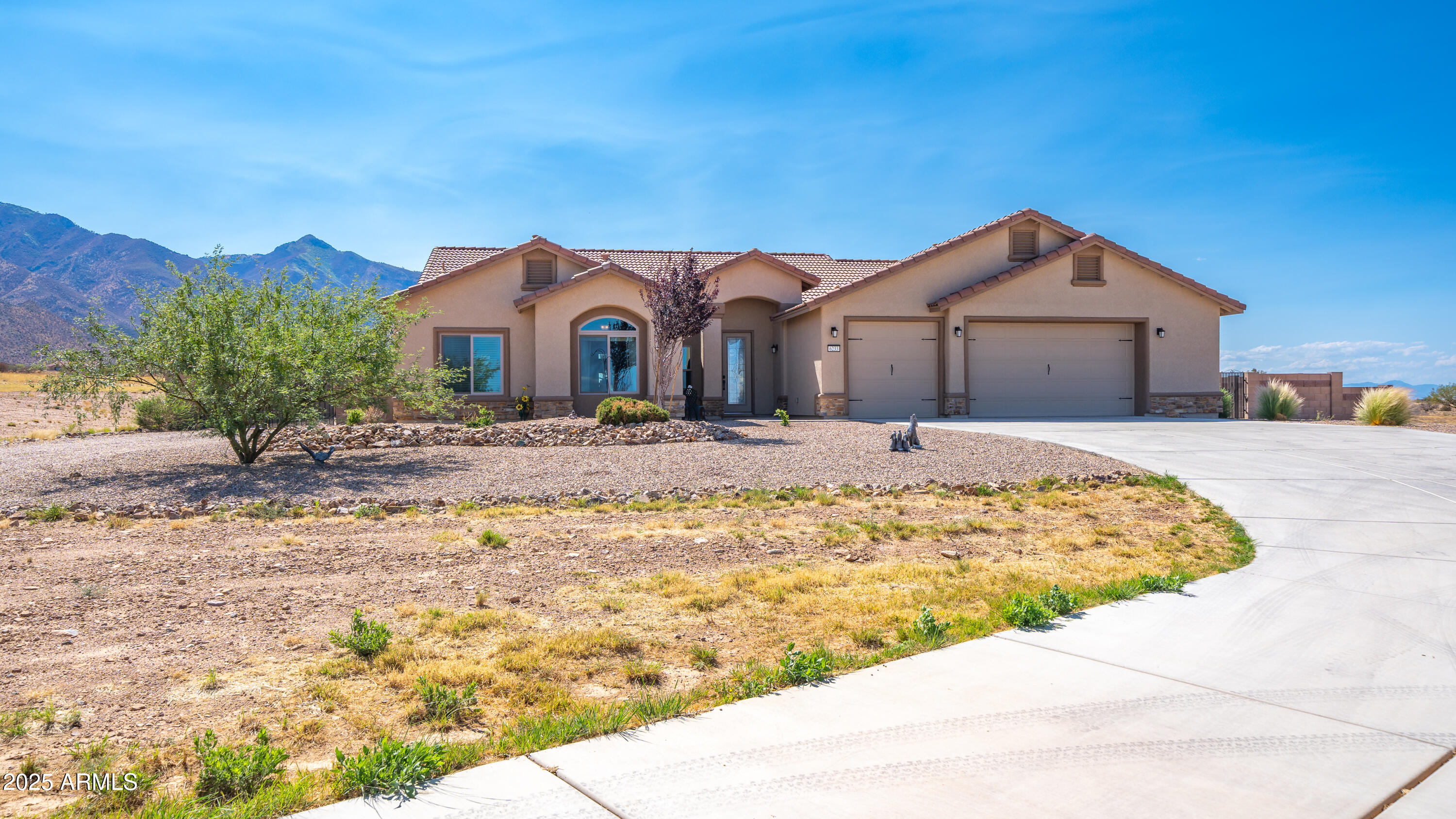 6233 E MOLLY Drive