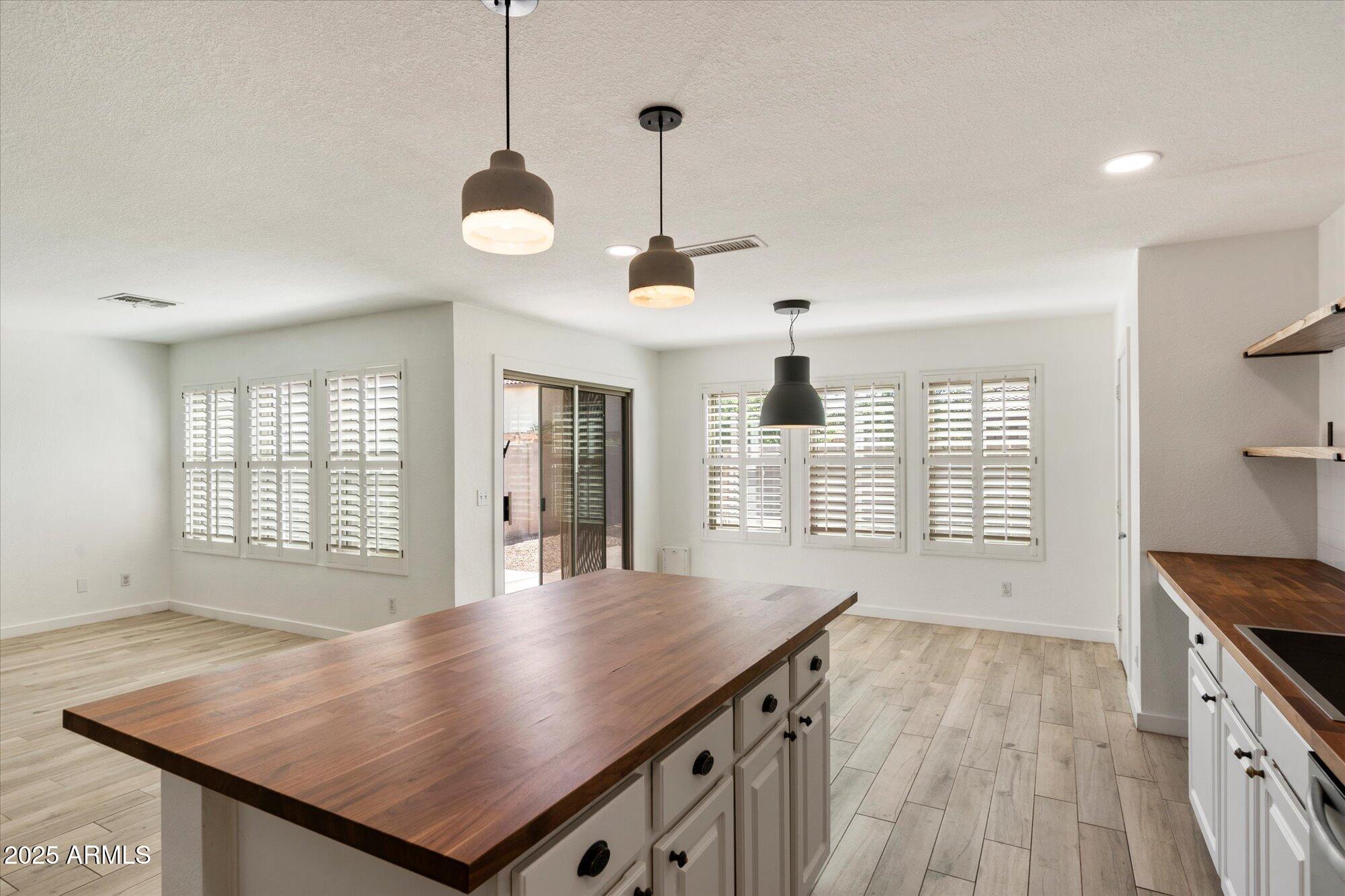 2145 E LONGHORN Place