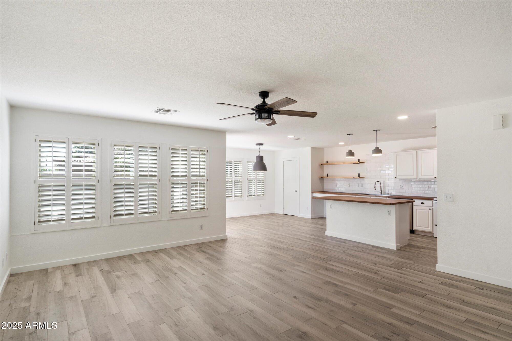 2145 E LONGHORN Place