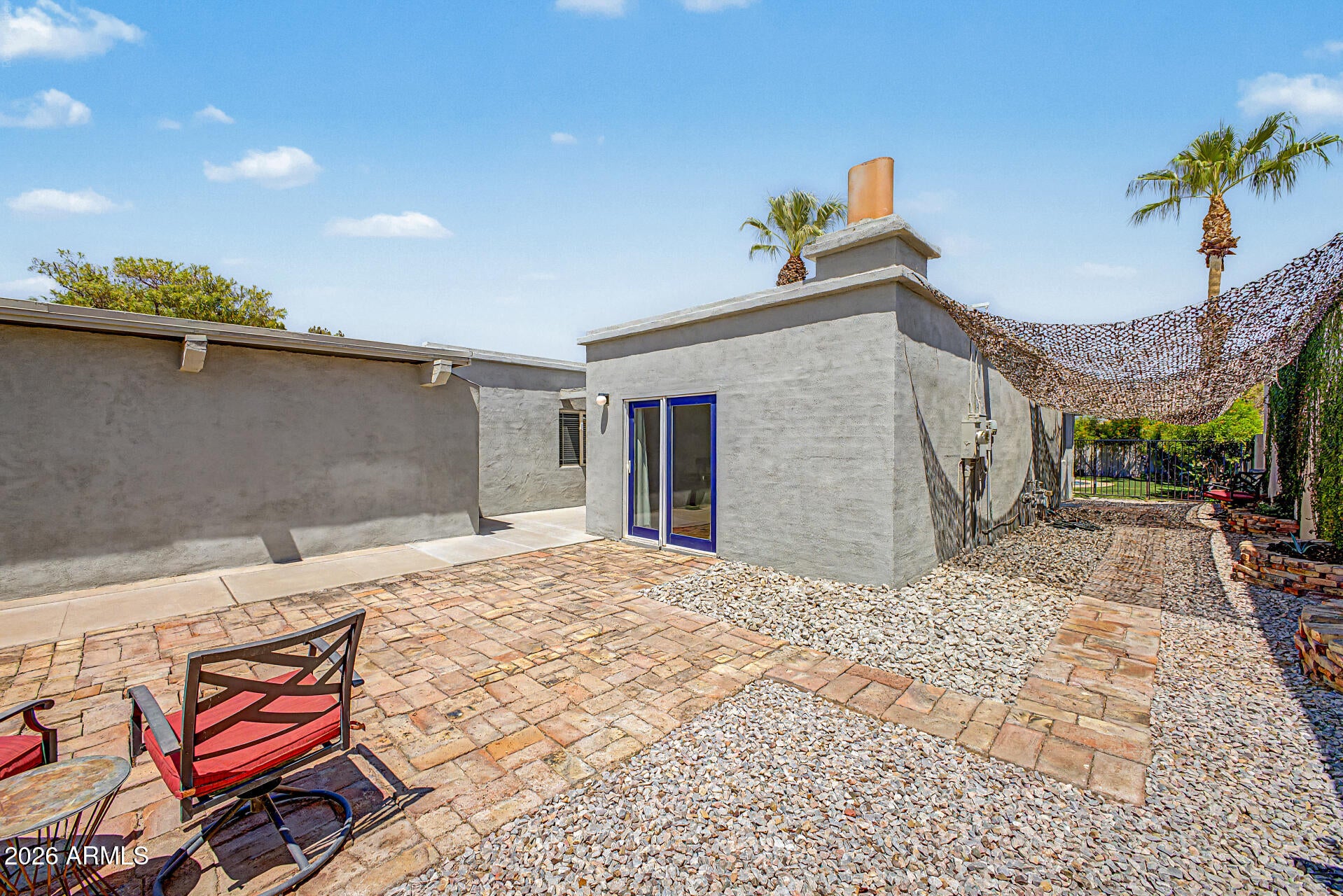 181 LAGUNA Drive W